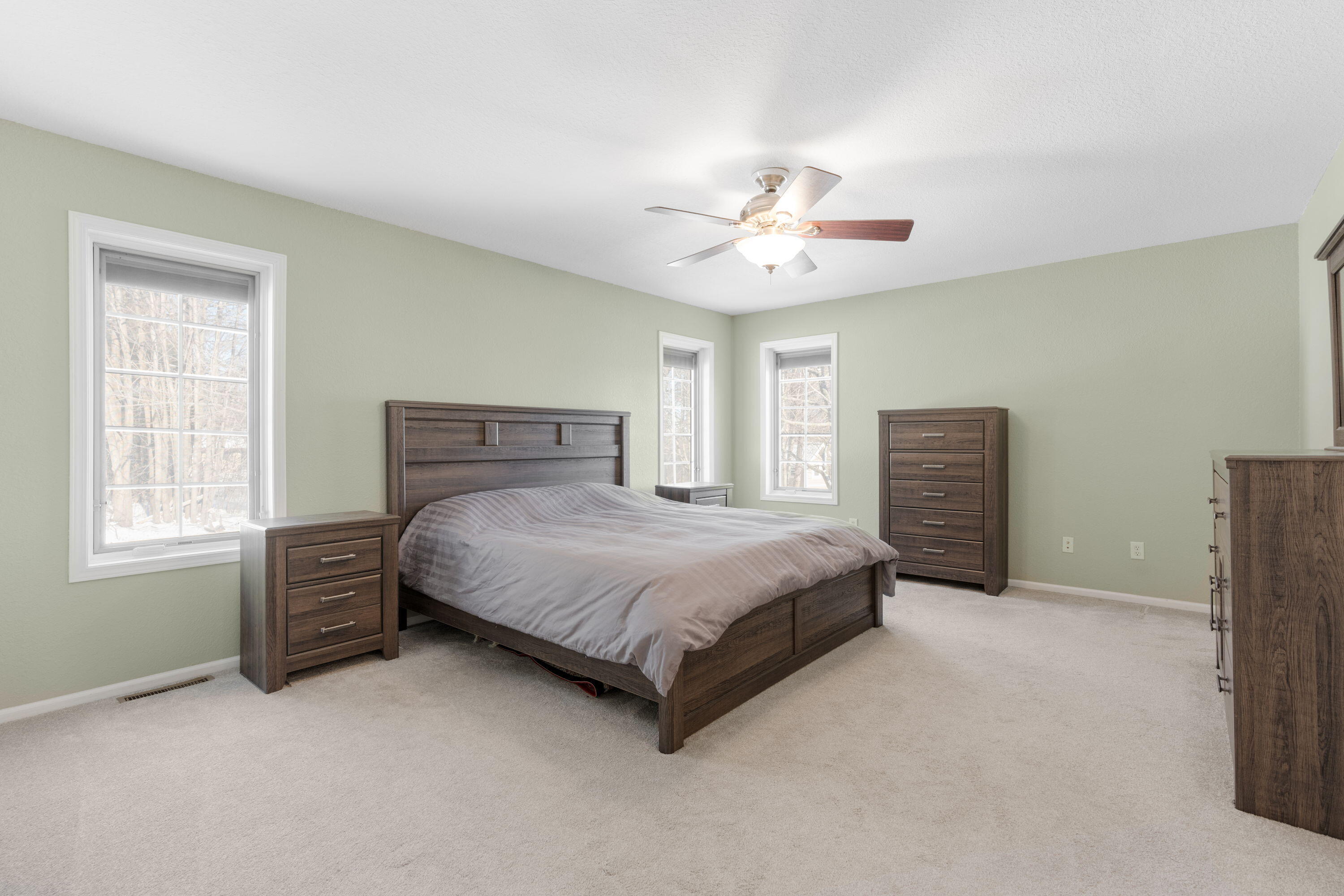 1910 Valley Ct