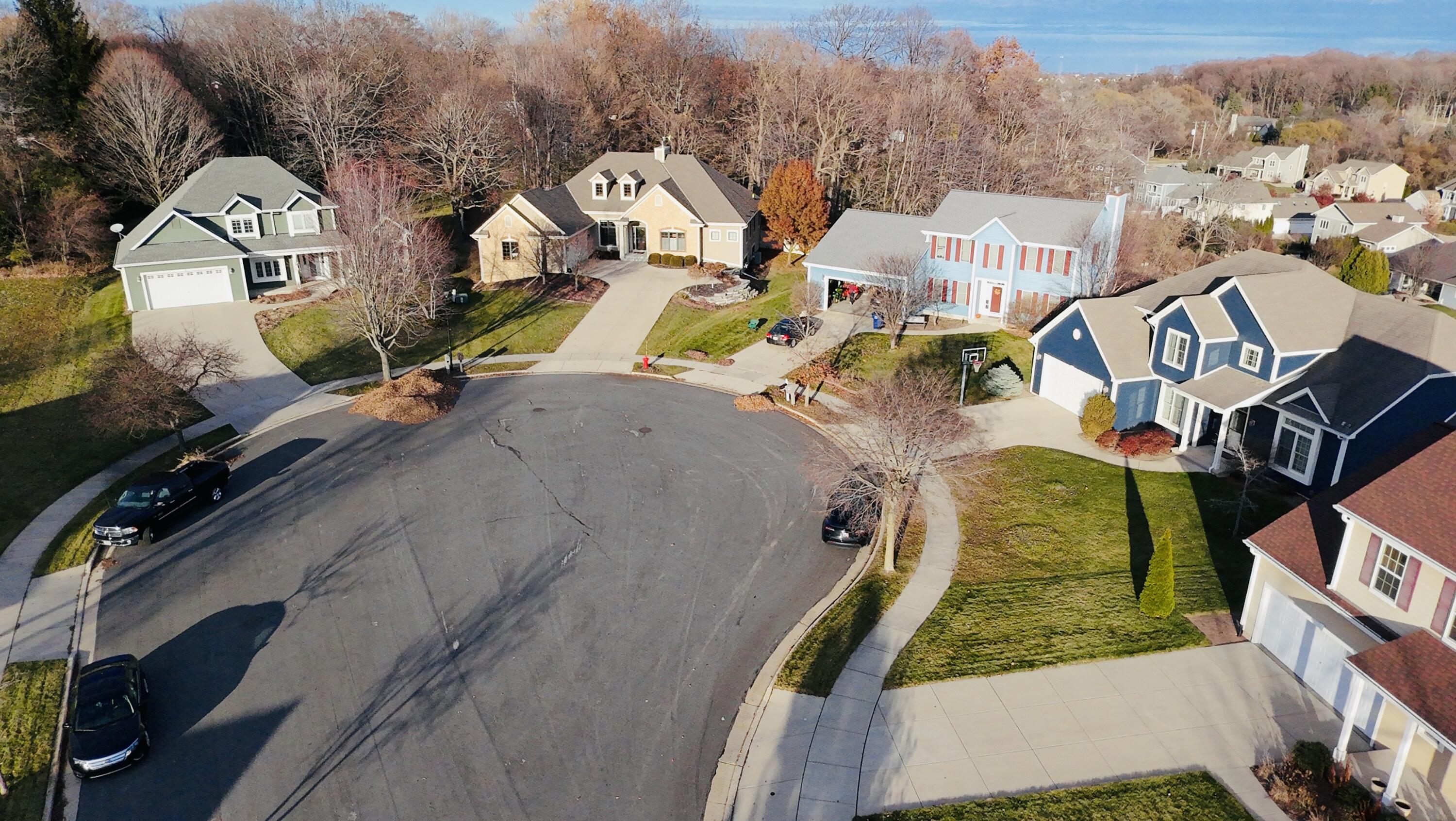 1910 Valley Ct