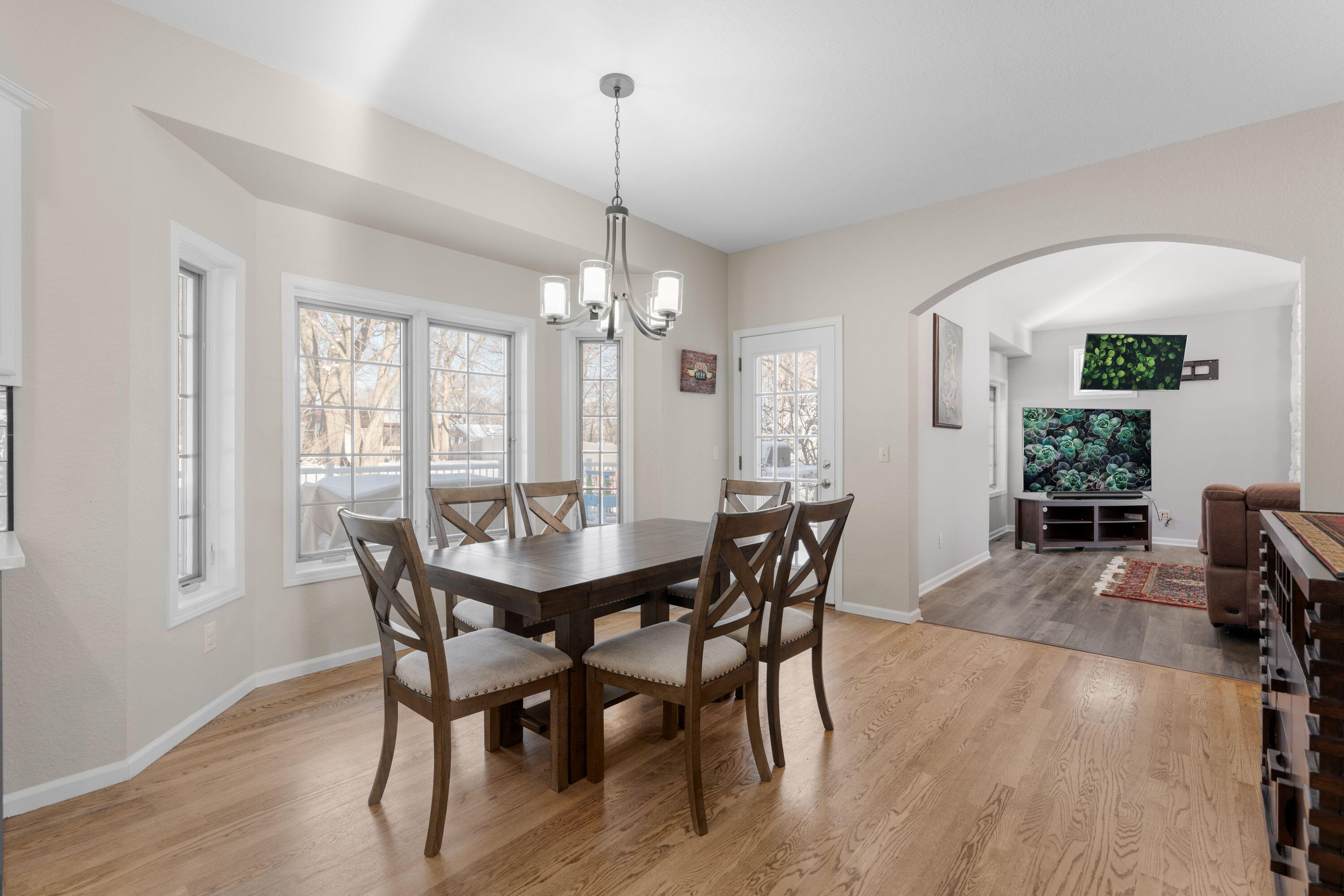 1910 Valley Ct