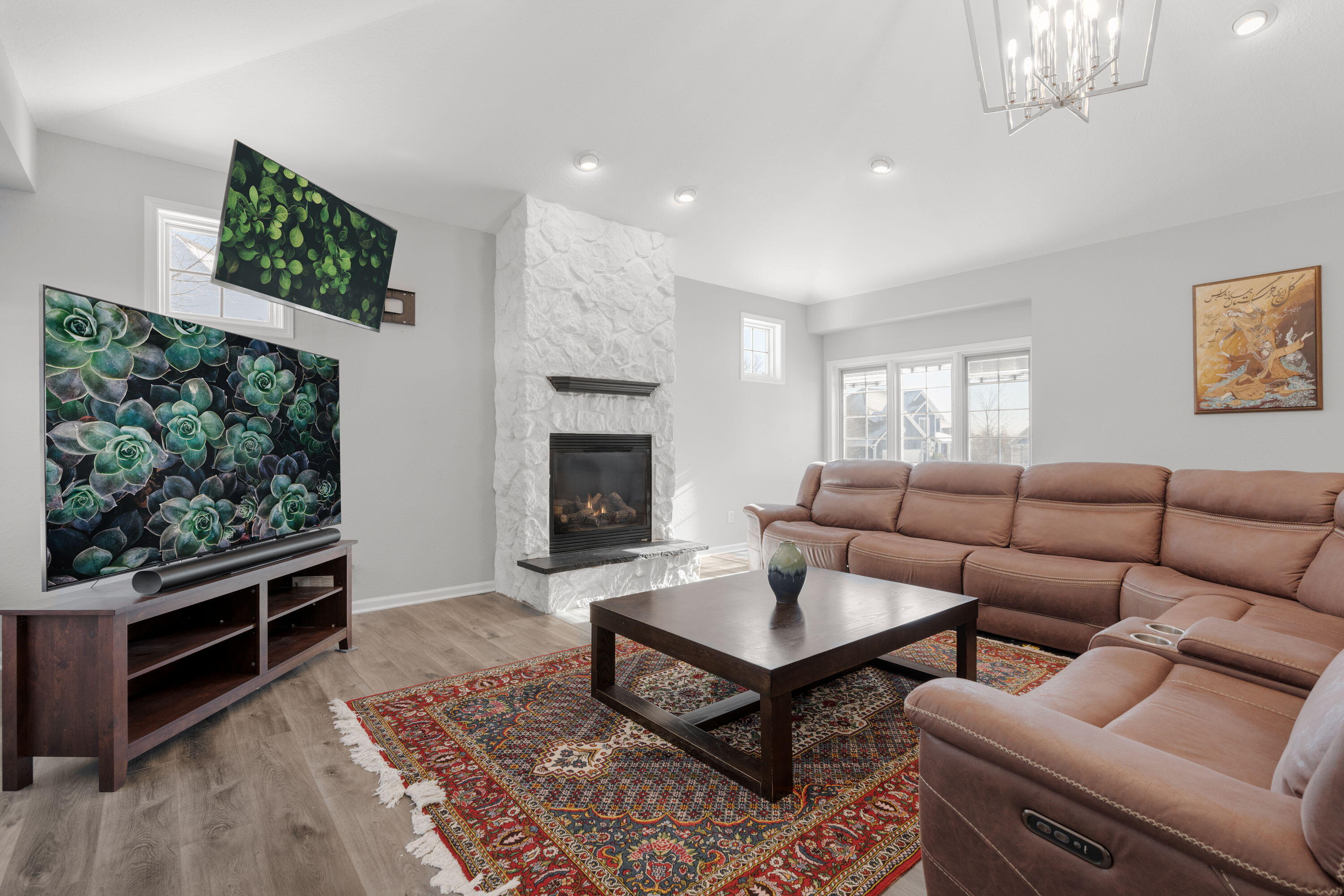 1910 Valley Ct