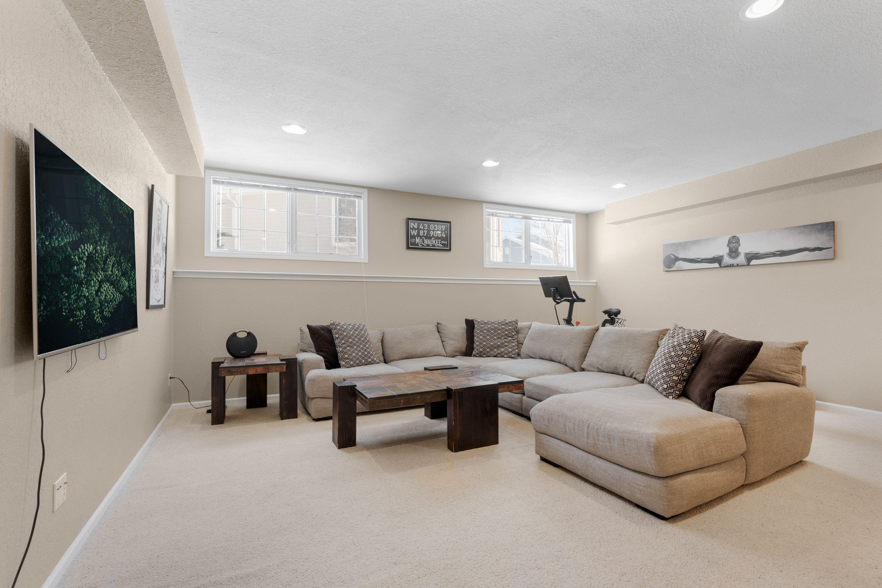 1910 Valley Ct