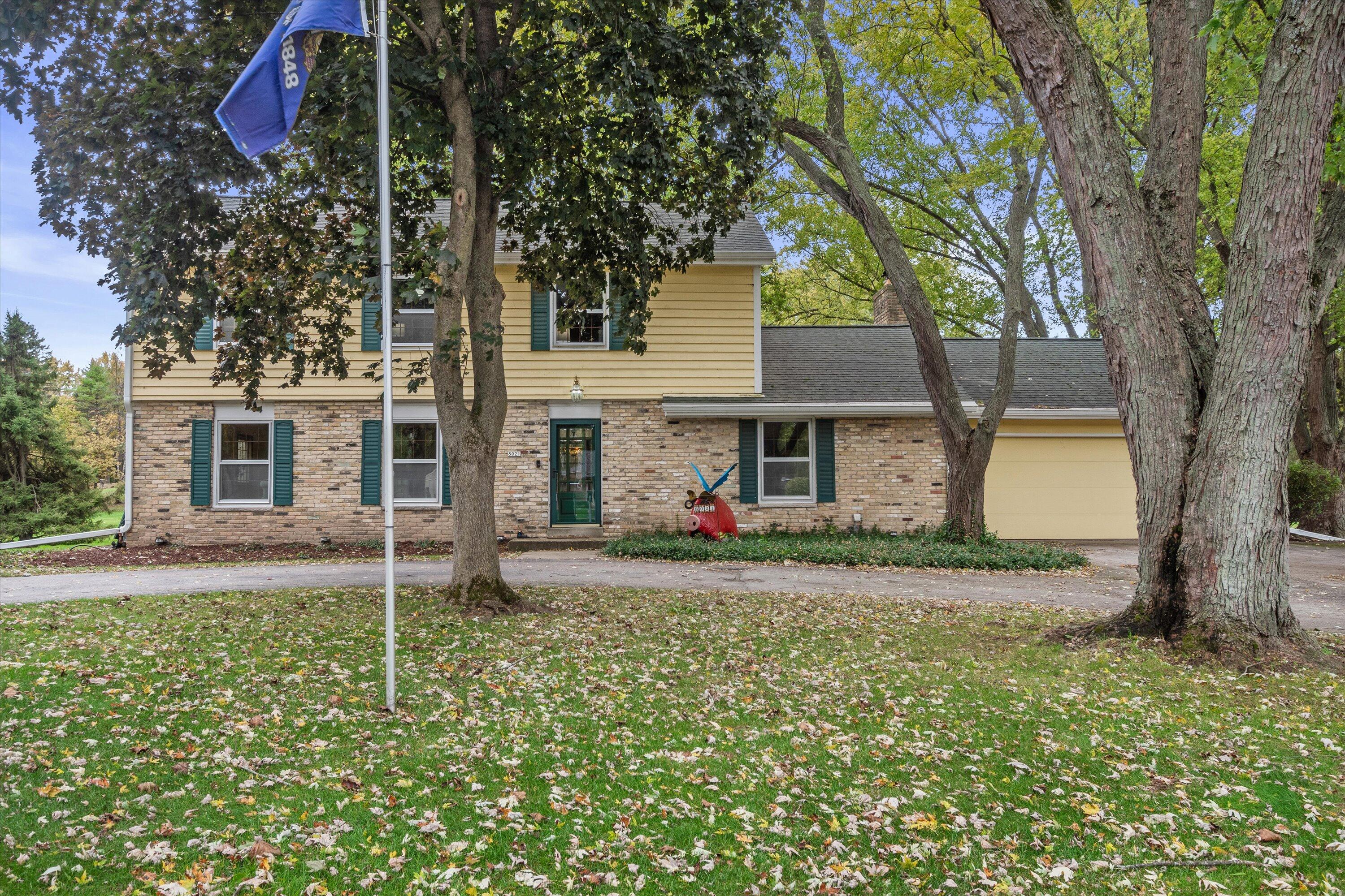 8021 W Evergreen Rd