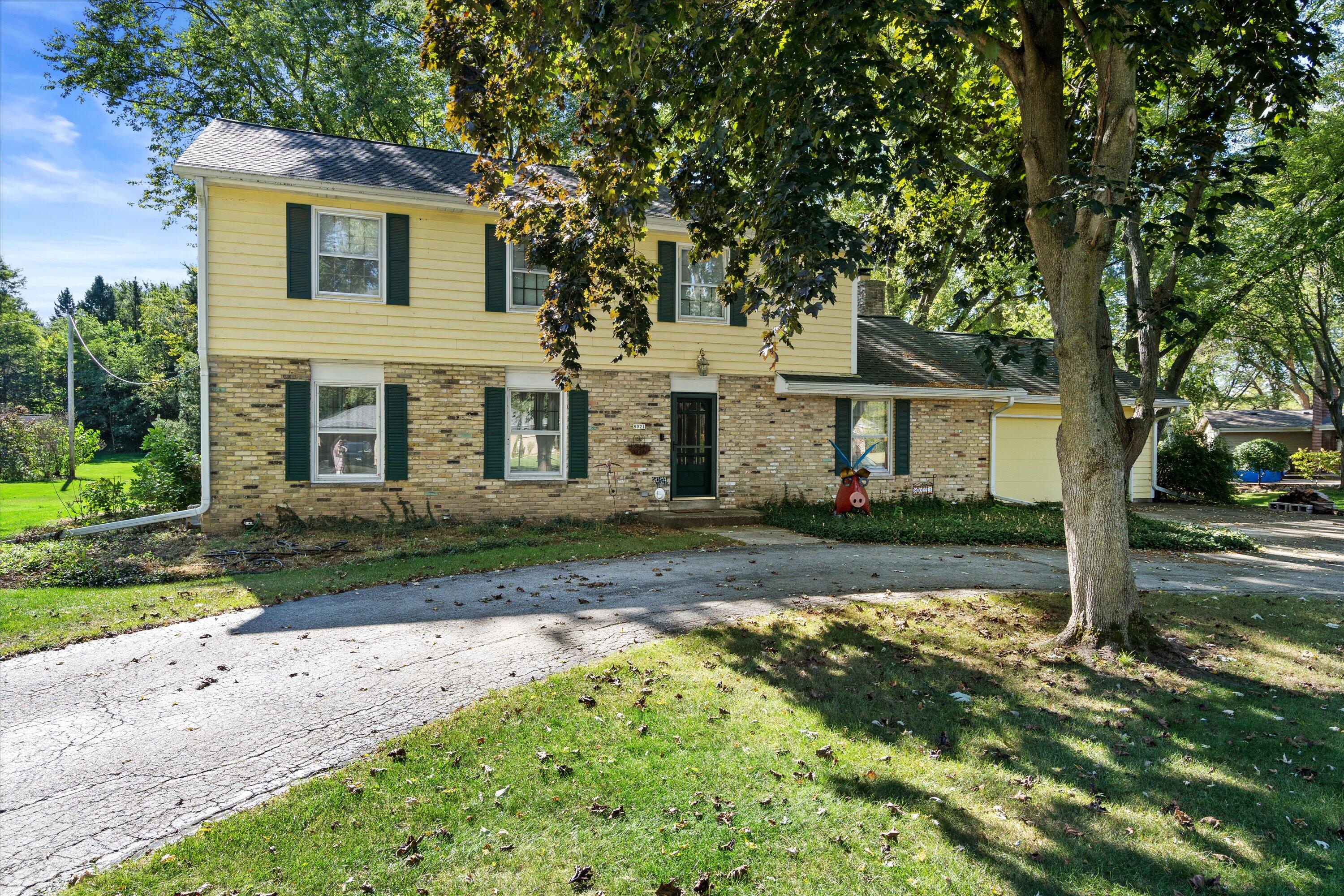 8021 W Evergreen Rd