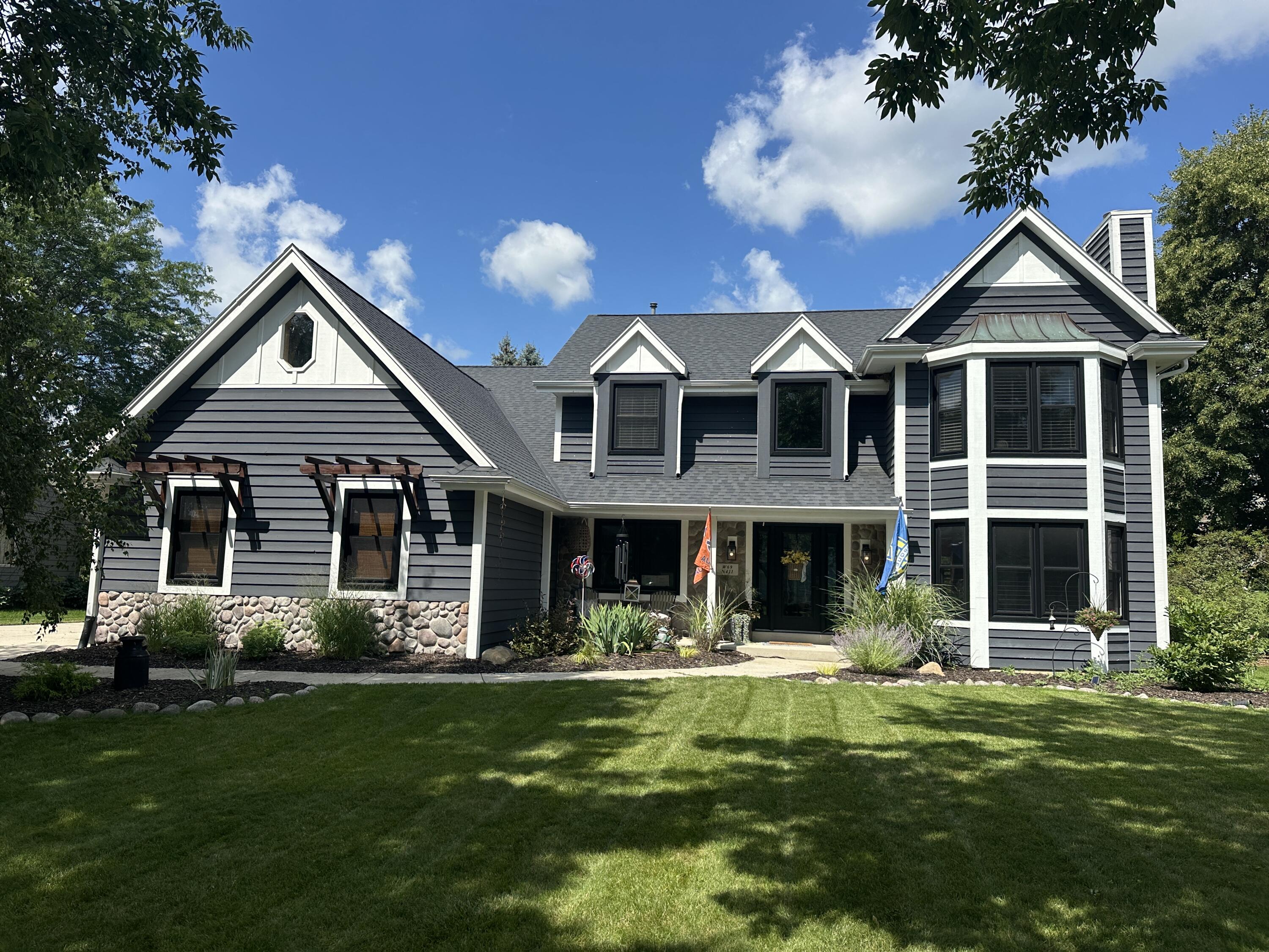 W69 N411 Evergreen Blvd