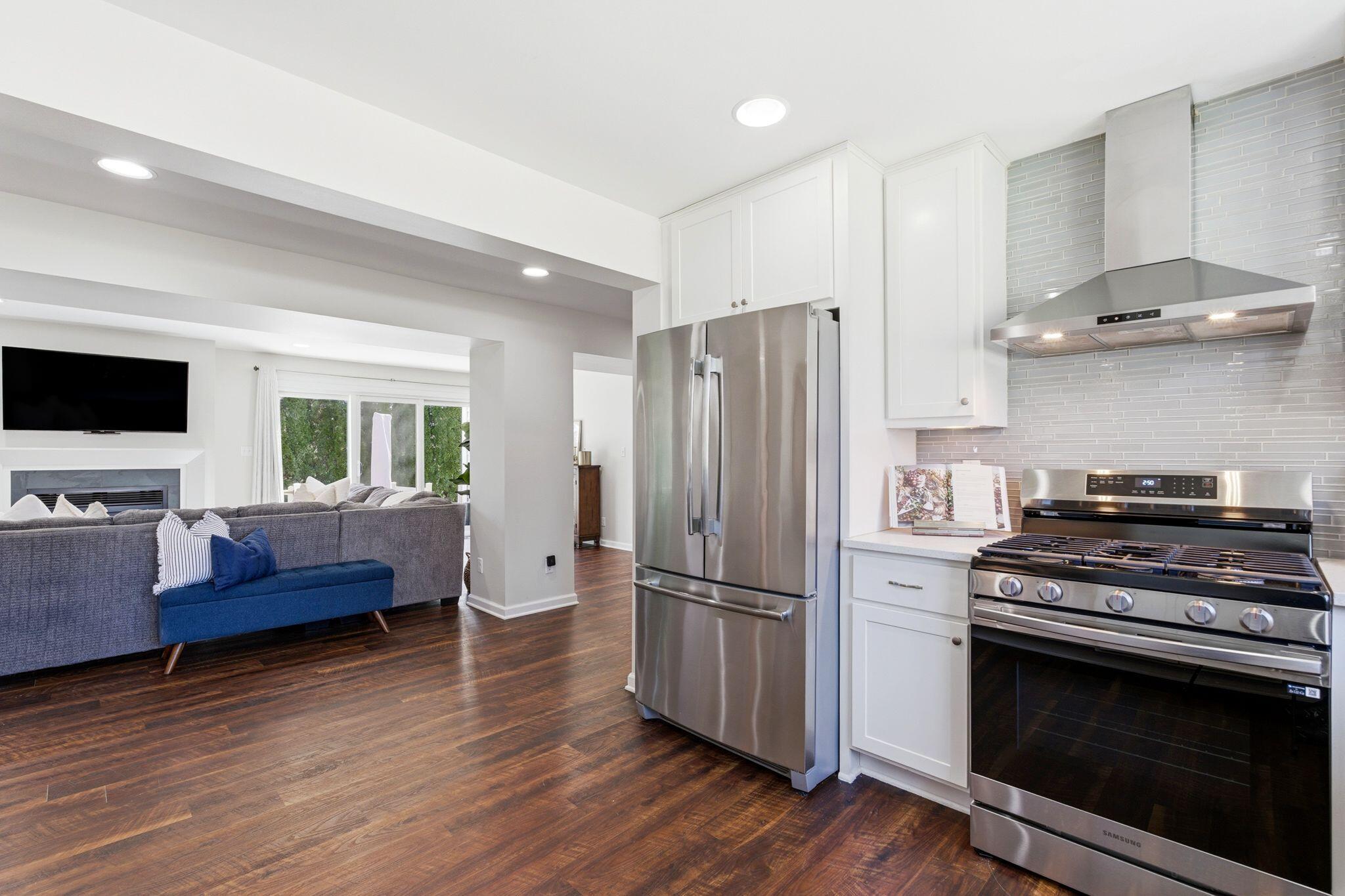 1633 W Eleanor Pl