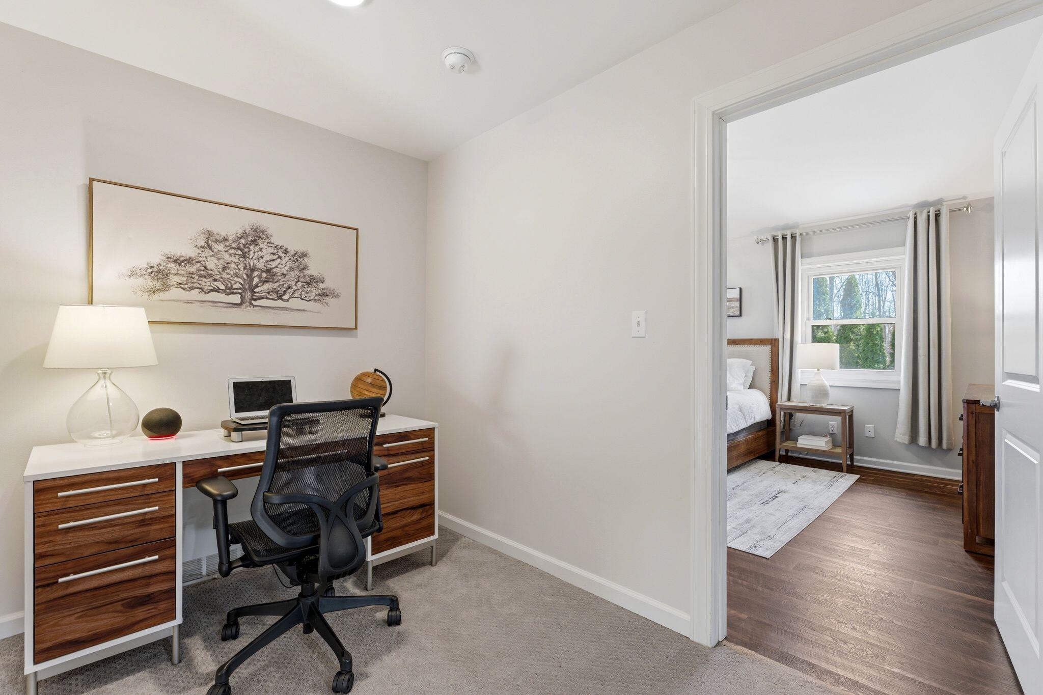 1633 W Eleanor Pl