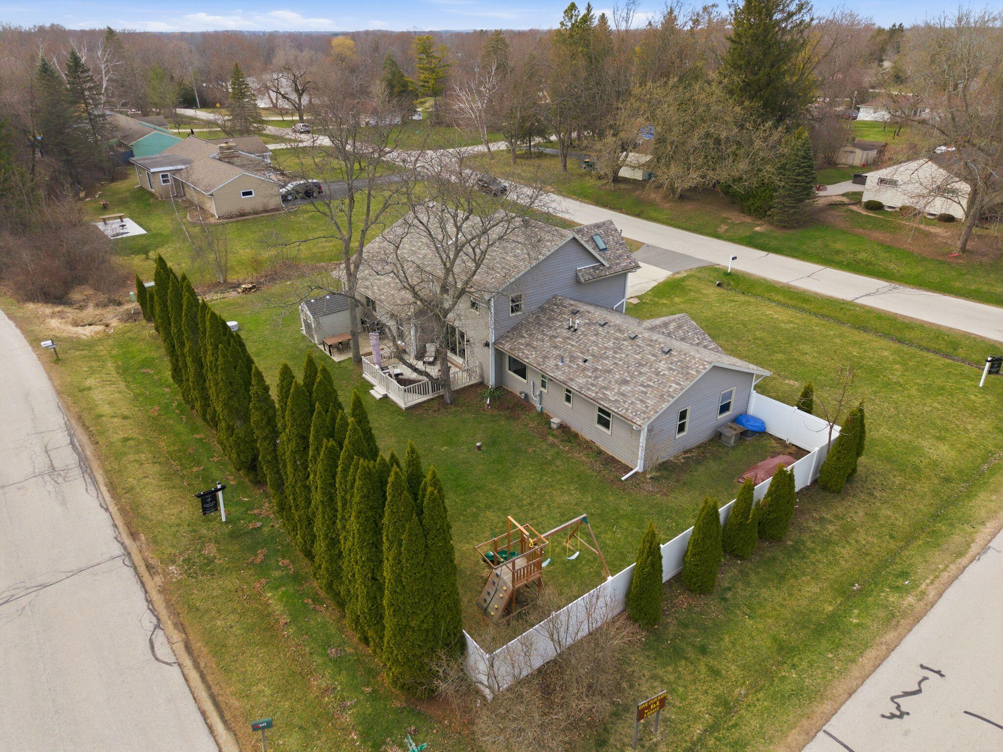 1633 W Eleanor Pl
