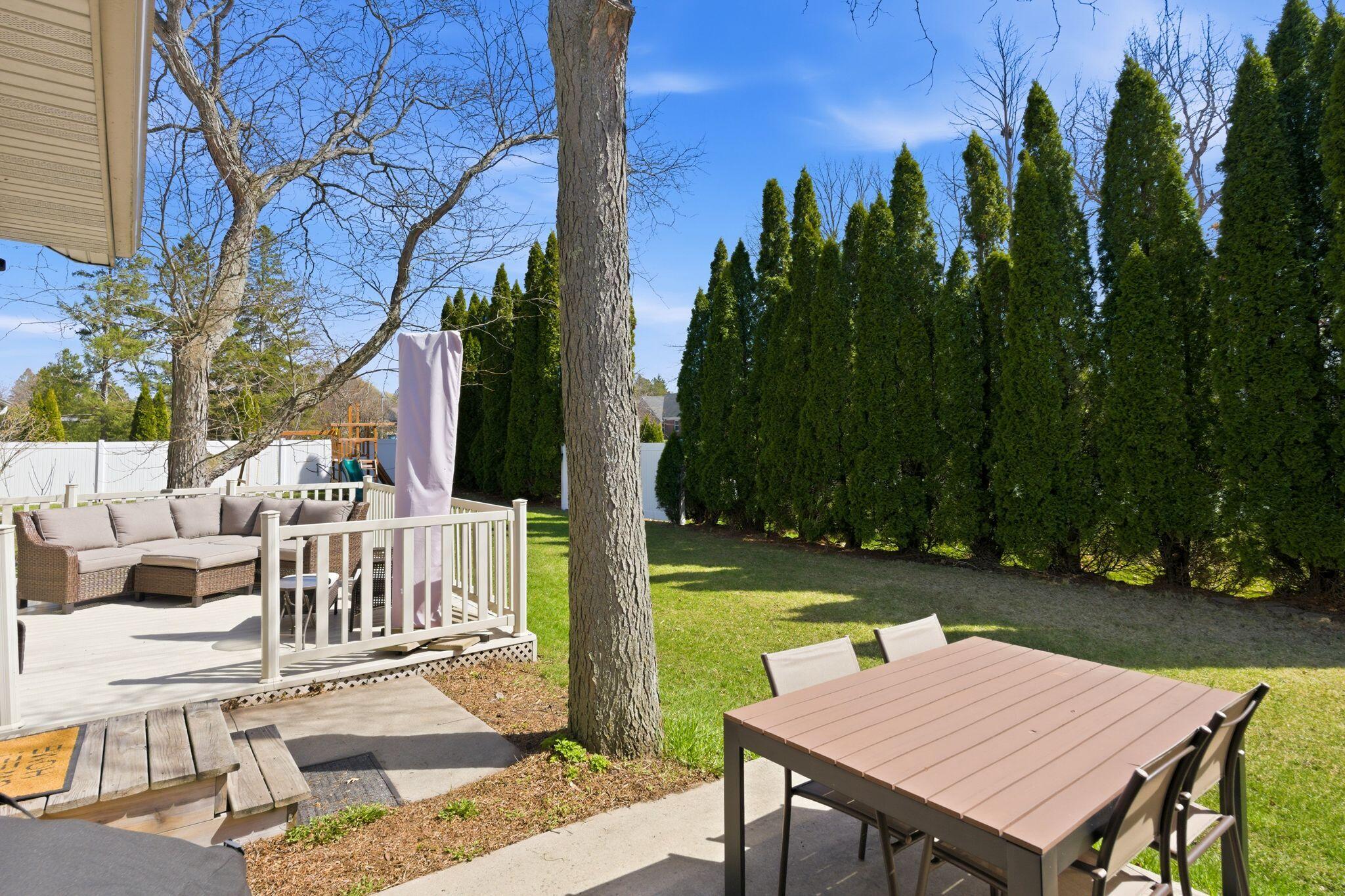 1633 W Eleanor Pl