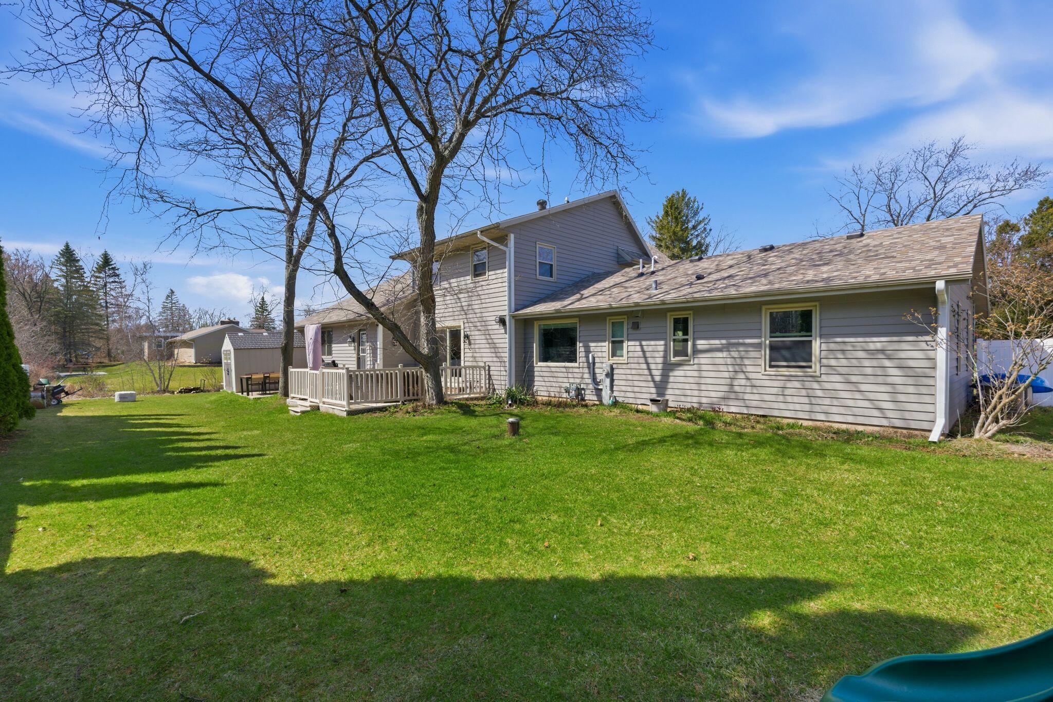 1633 W Eleanor Pl