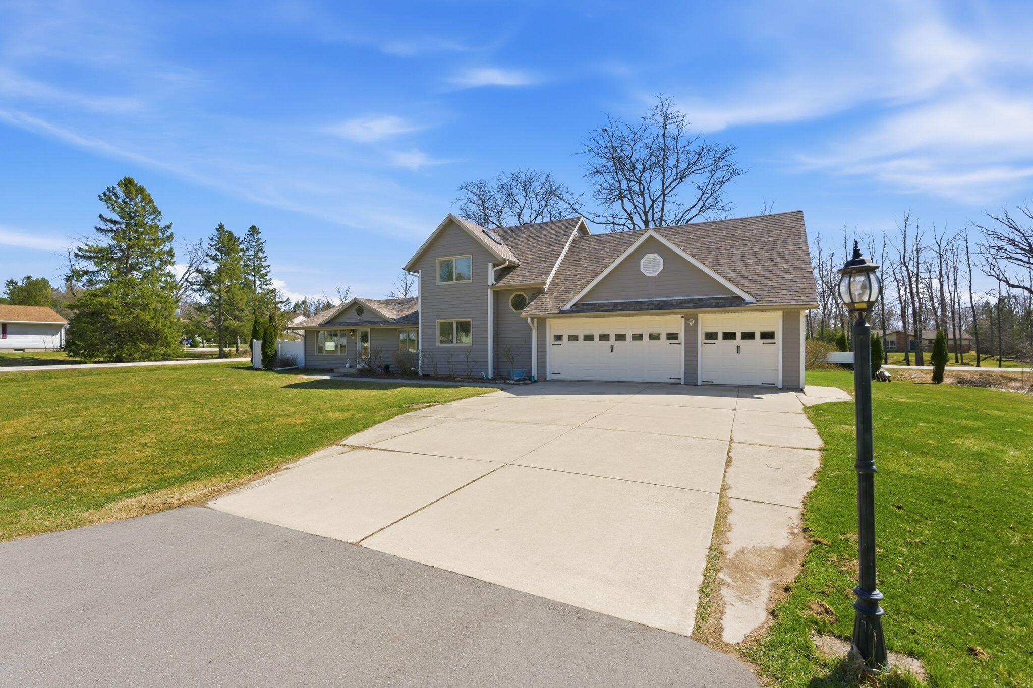 1633 W Eleanor Pl