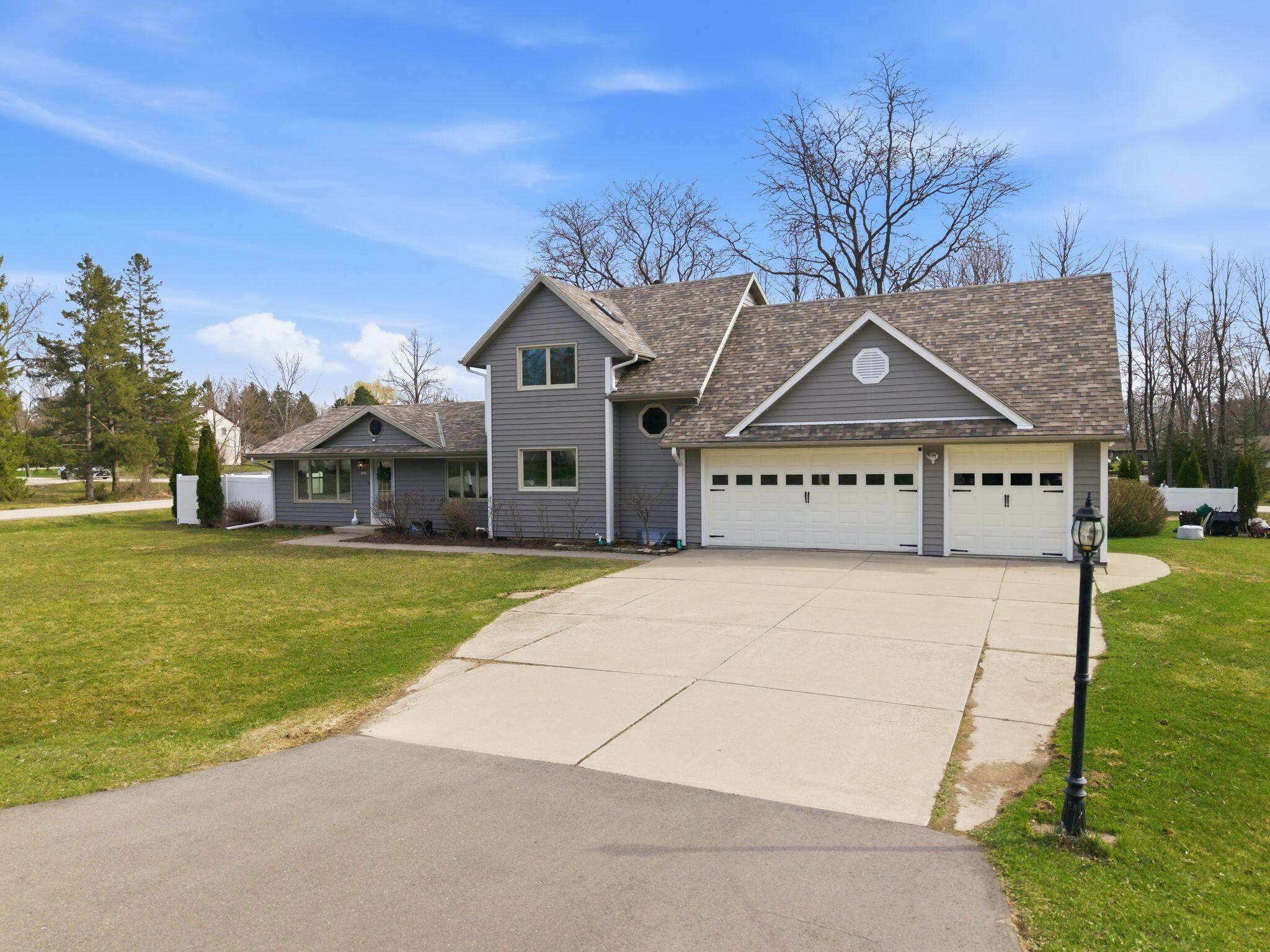 1633 W Eleanor Pl