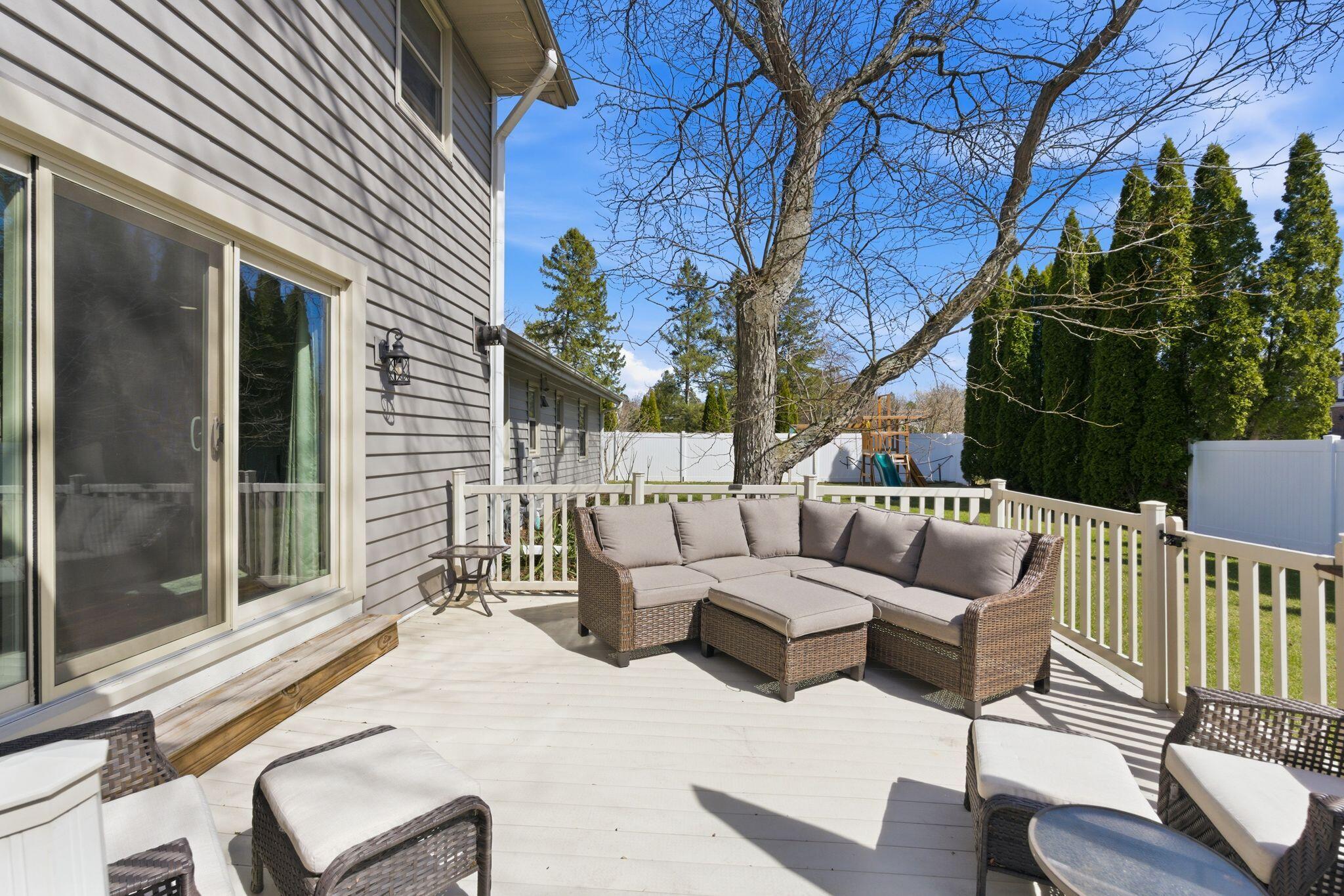 1633 W Eleanor Pl