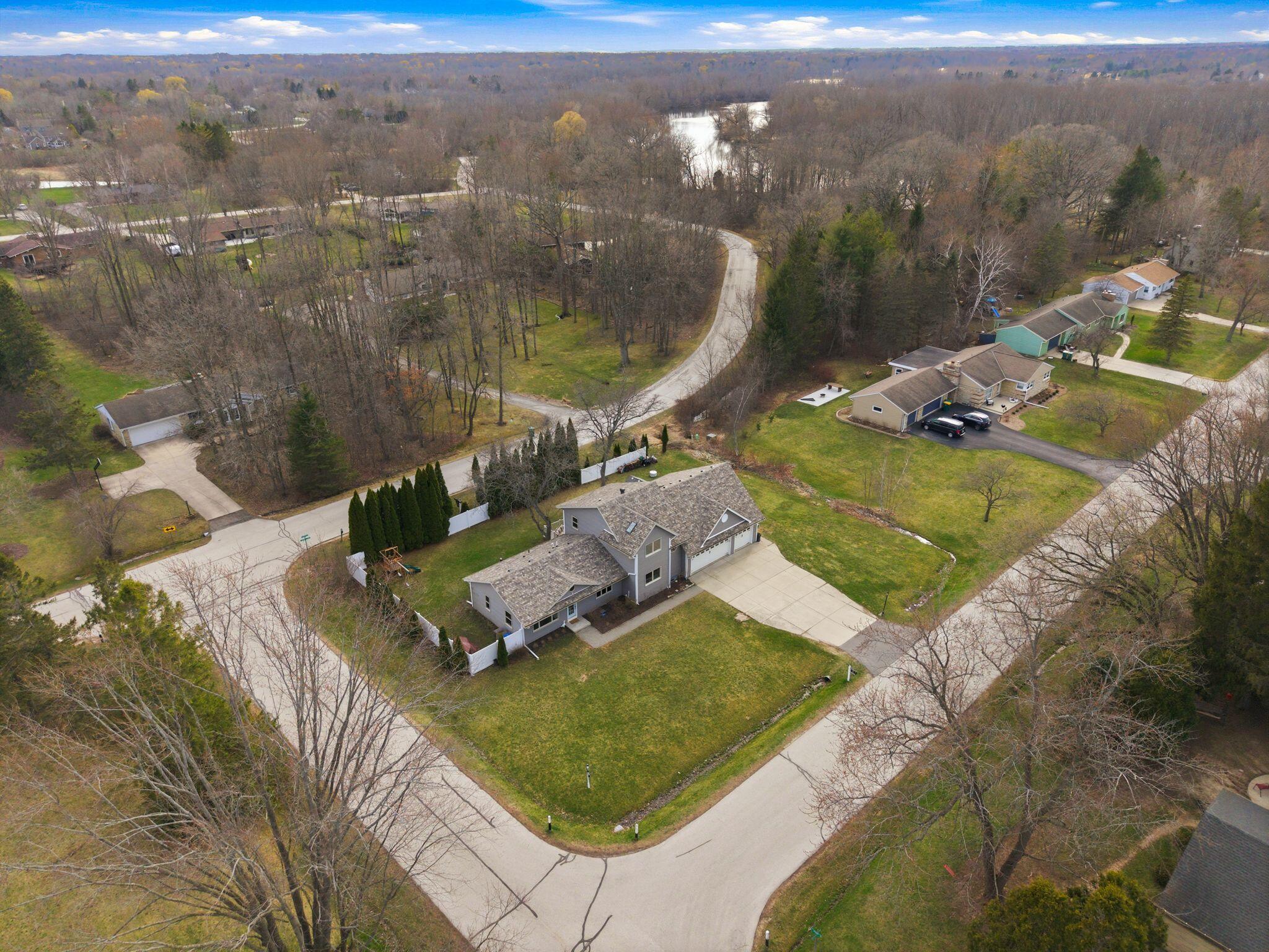 1633 W Eleanor Pl