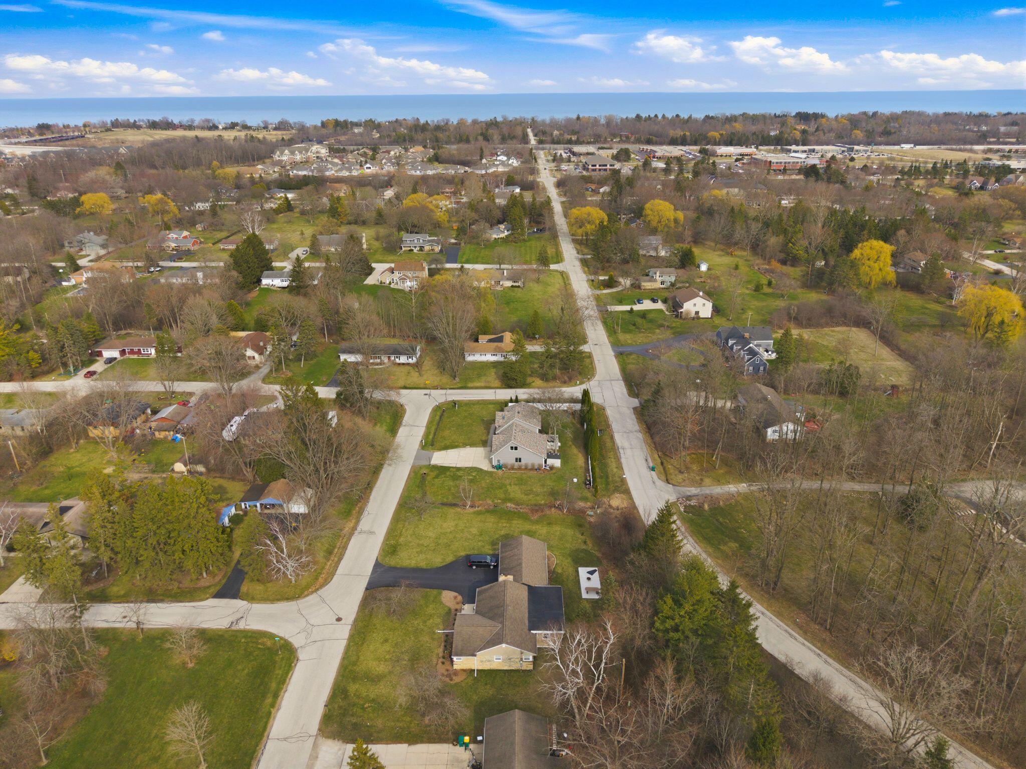 1633 W Eleanor Pl