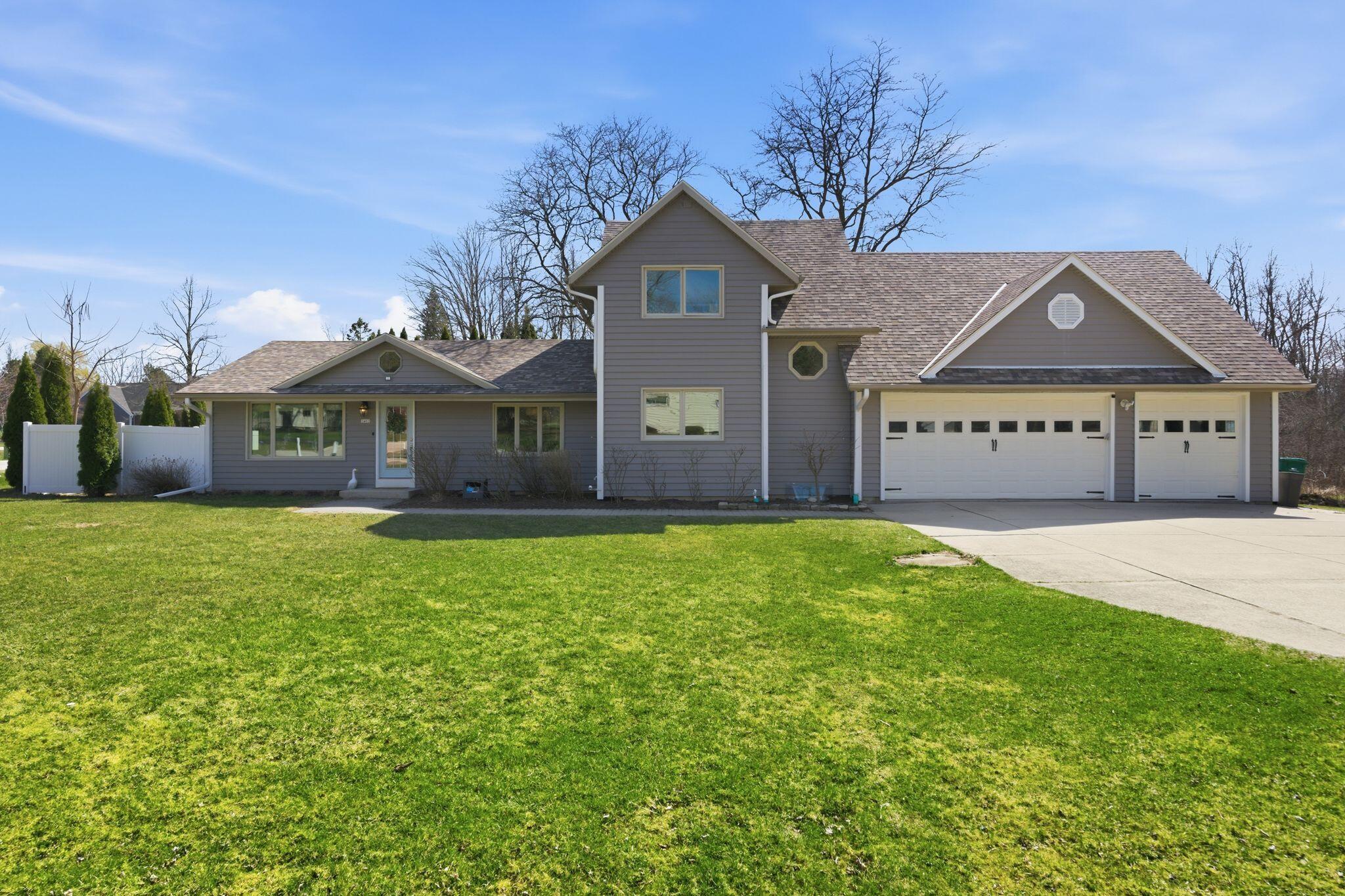 1633 W Eleanor Pl