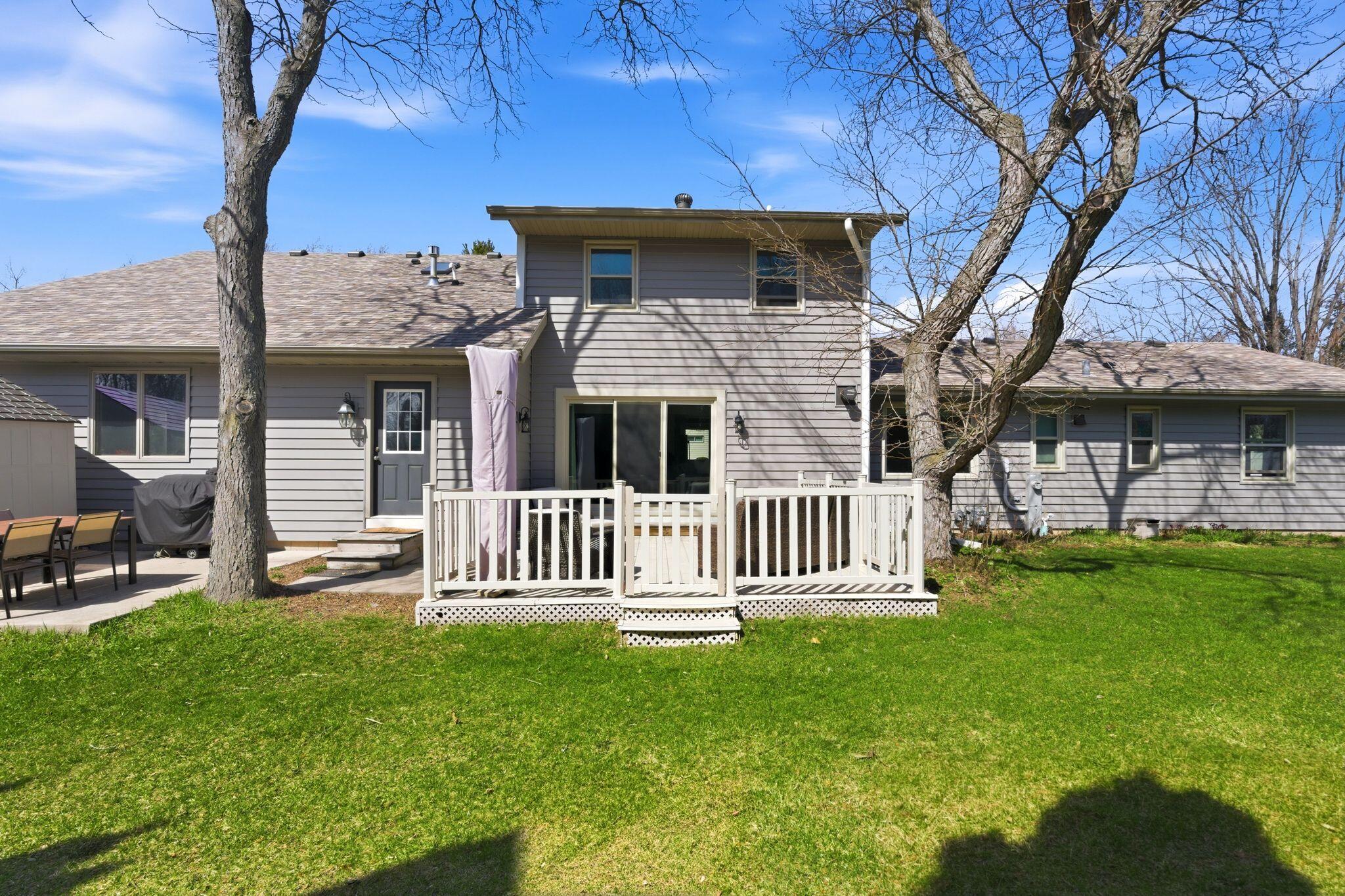 1633 W Eleanor Pl