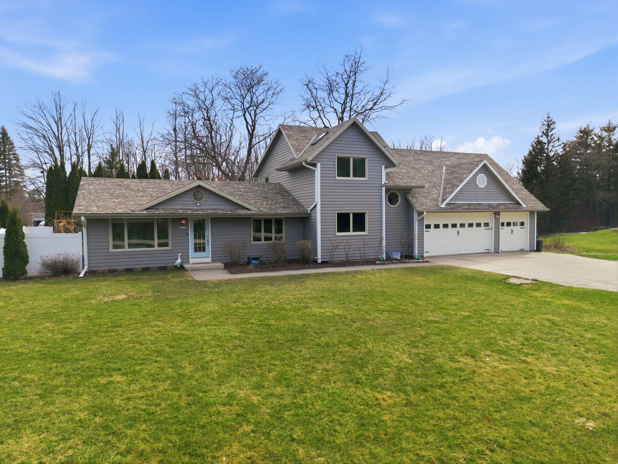 1633 W Eleanor Pl