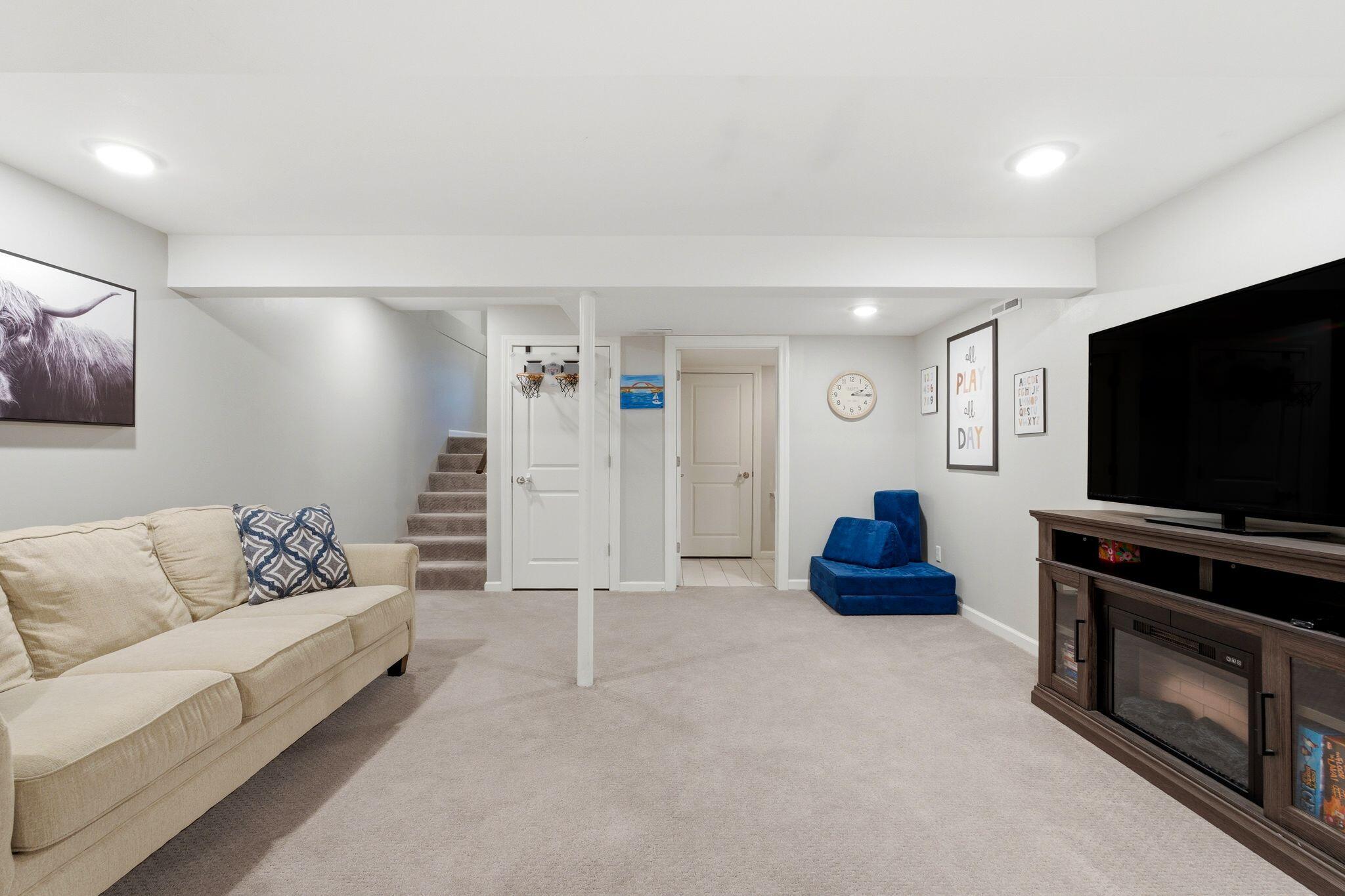 1633 W Eleanor Pl