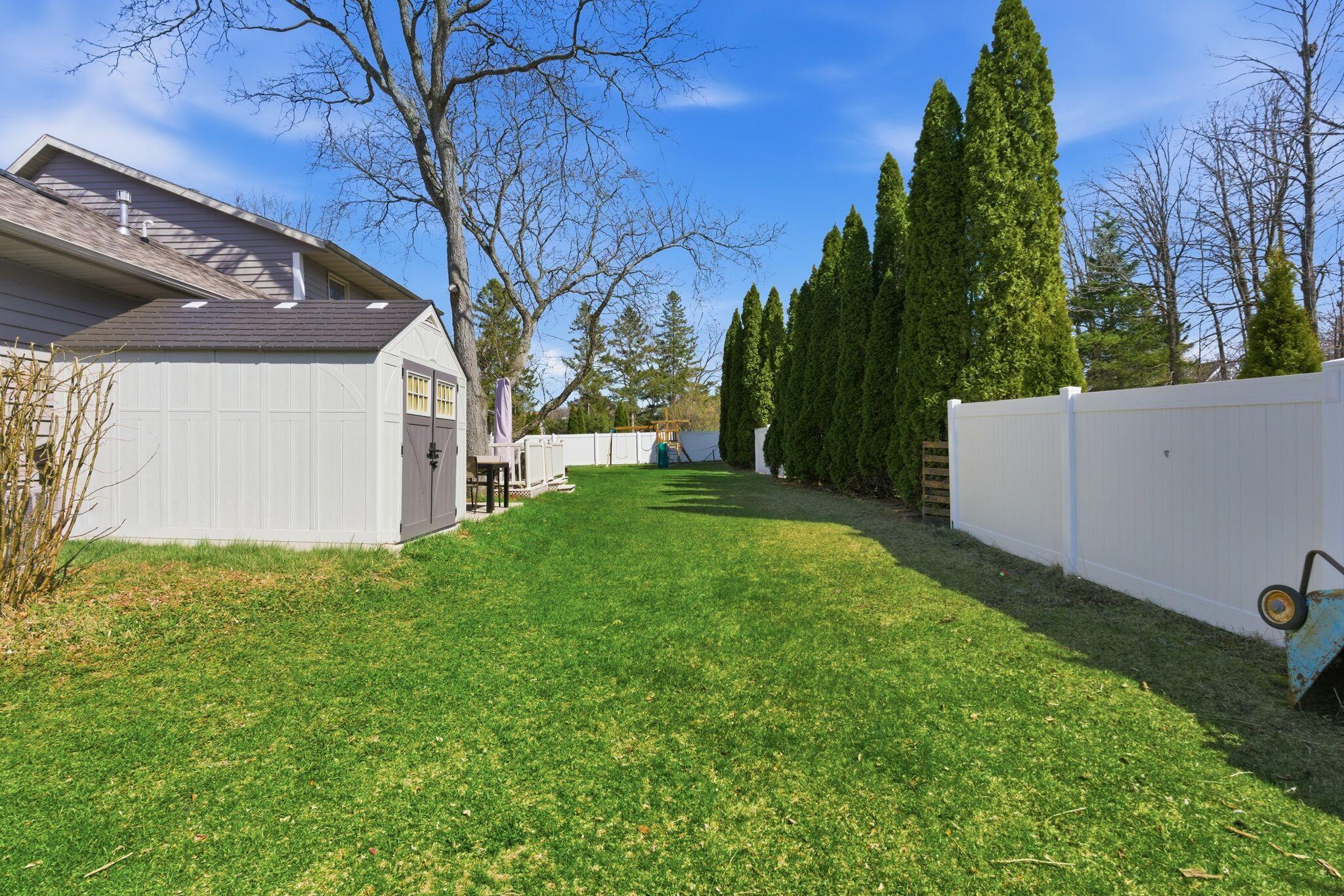 1633 W Eleanor Pl