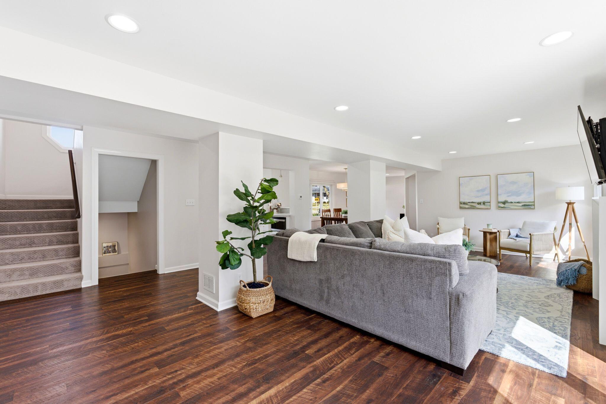 1633 W Eleanor Pl