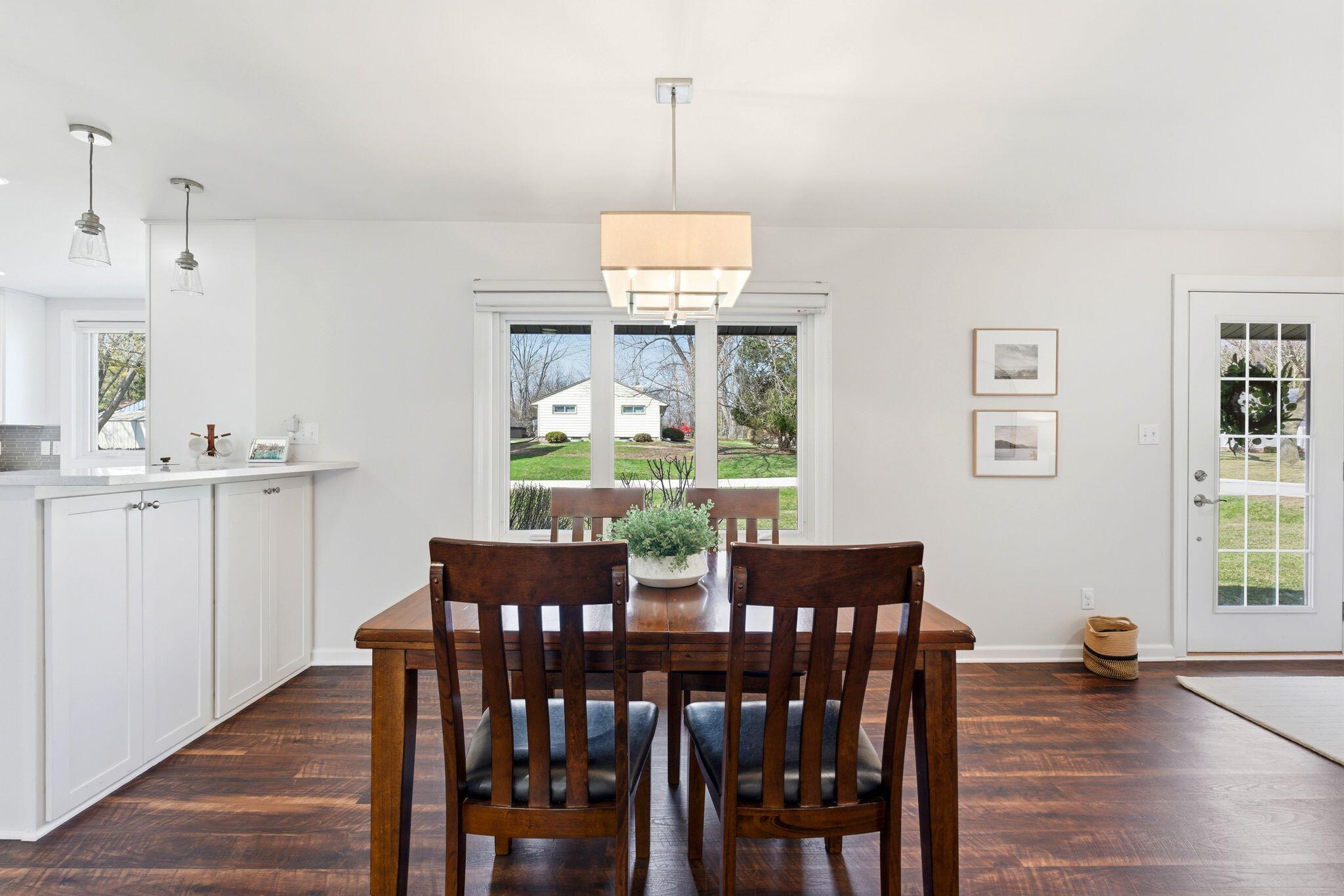 1633 W Eleanor Pl