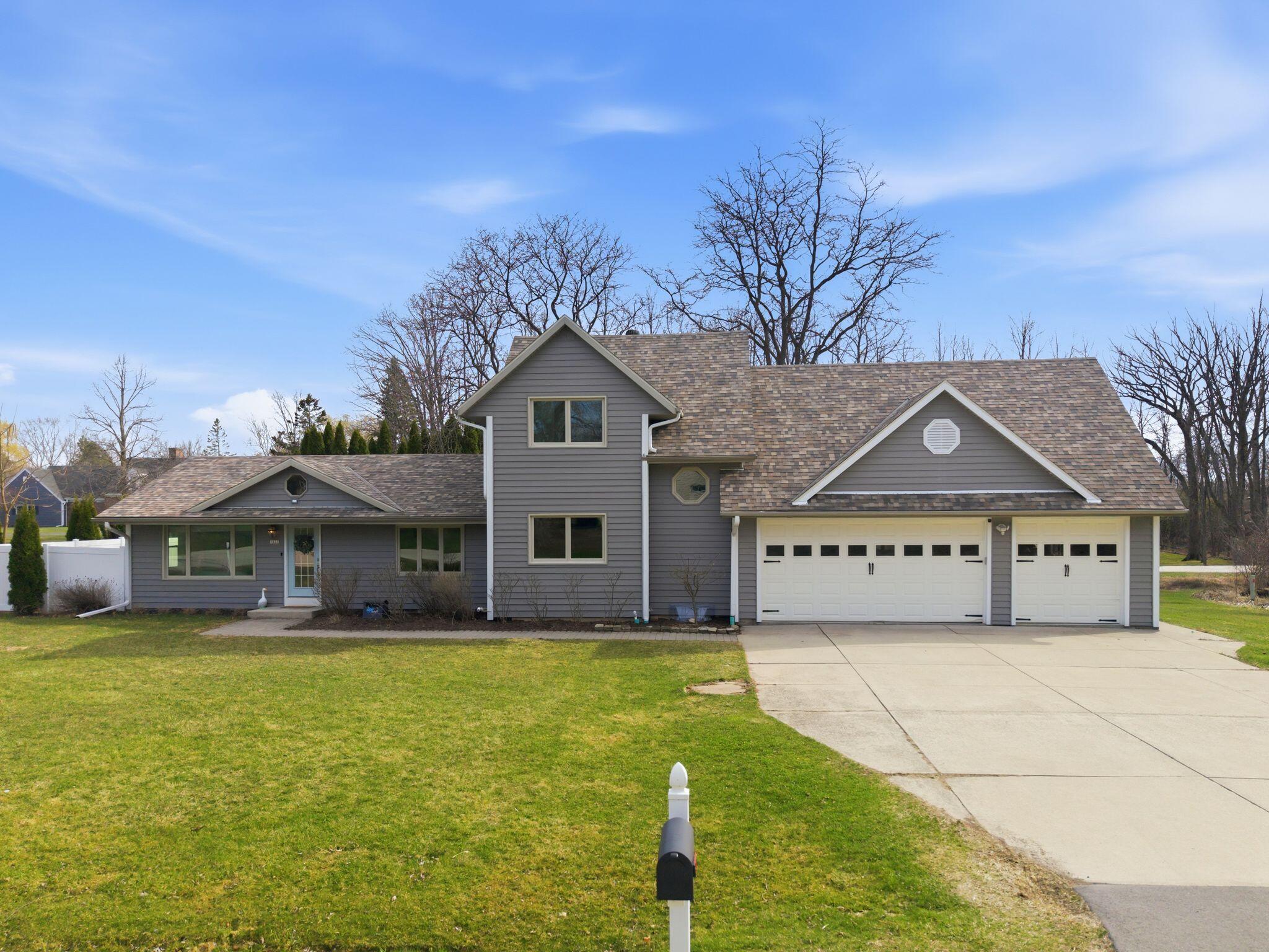 1633 W Eleanor Pl