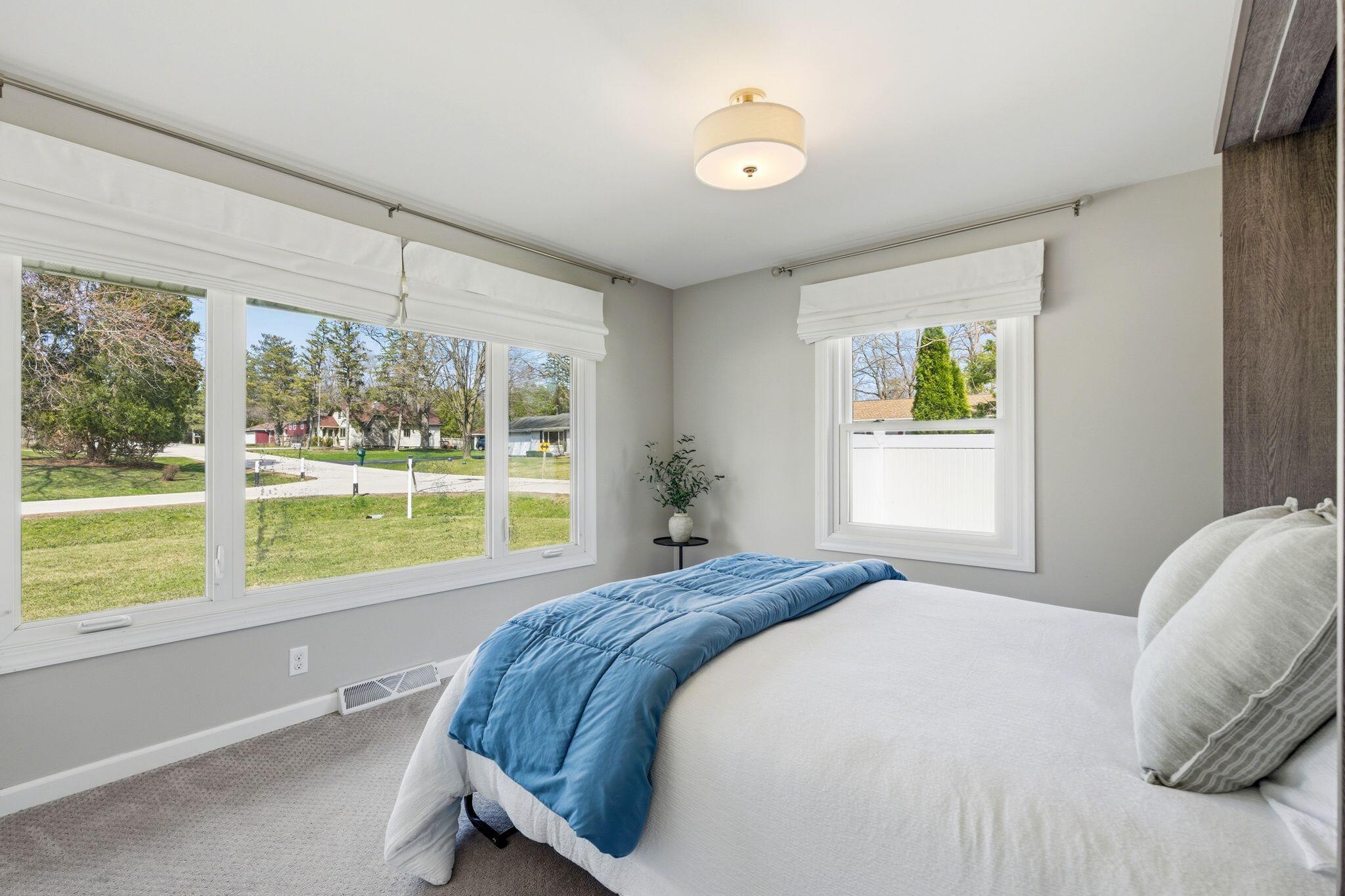 1633 W Eleanor Pl