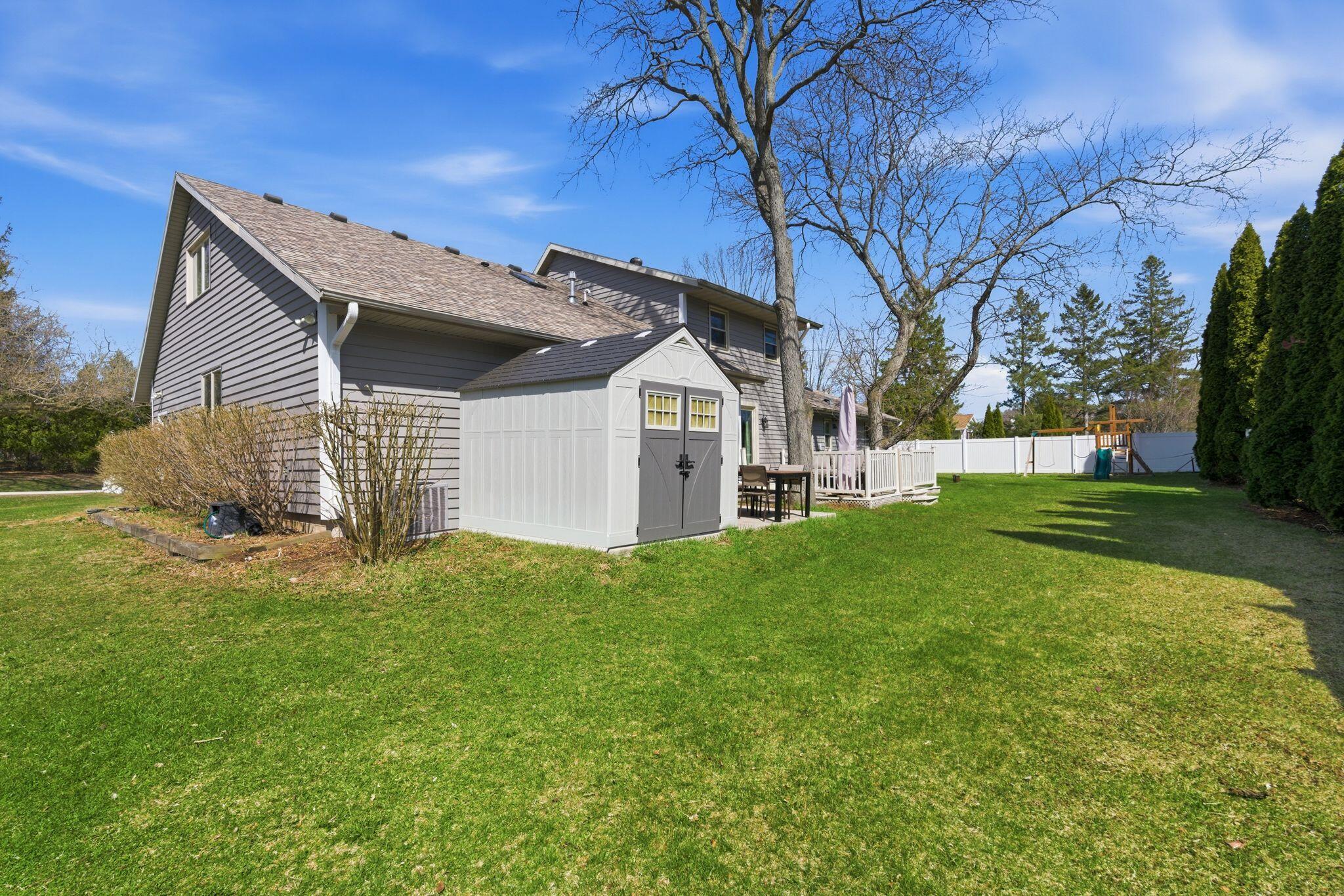 1633 W Eleanor Pl