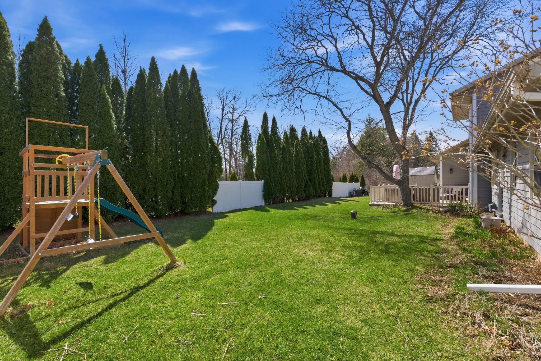 1633 W Eleanor Pl