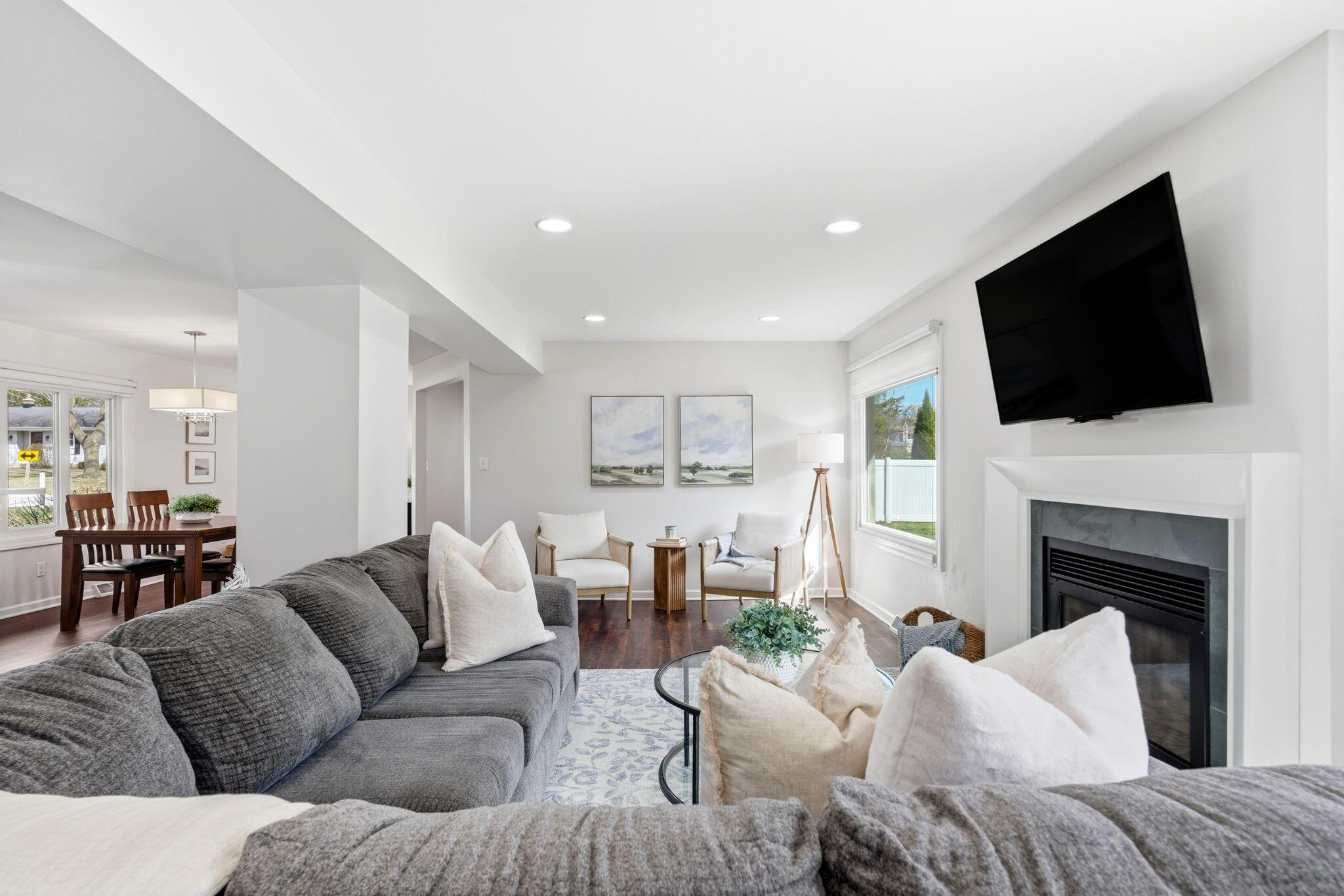 1633 W Eleanor Pl