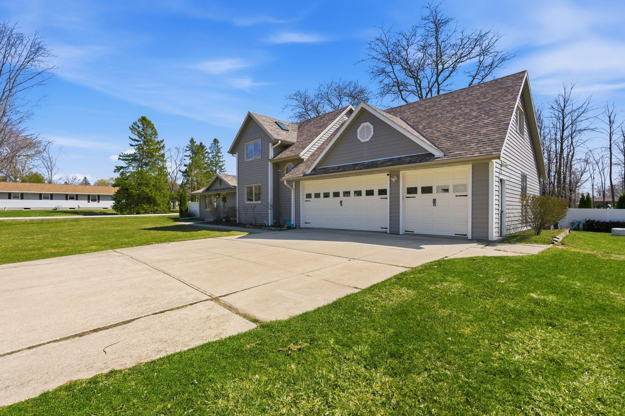 1633 W Eleanor Pl
