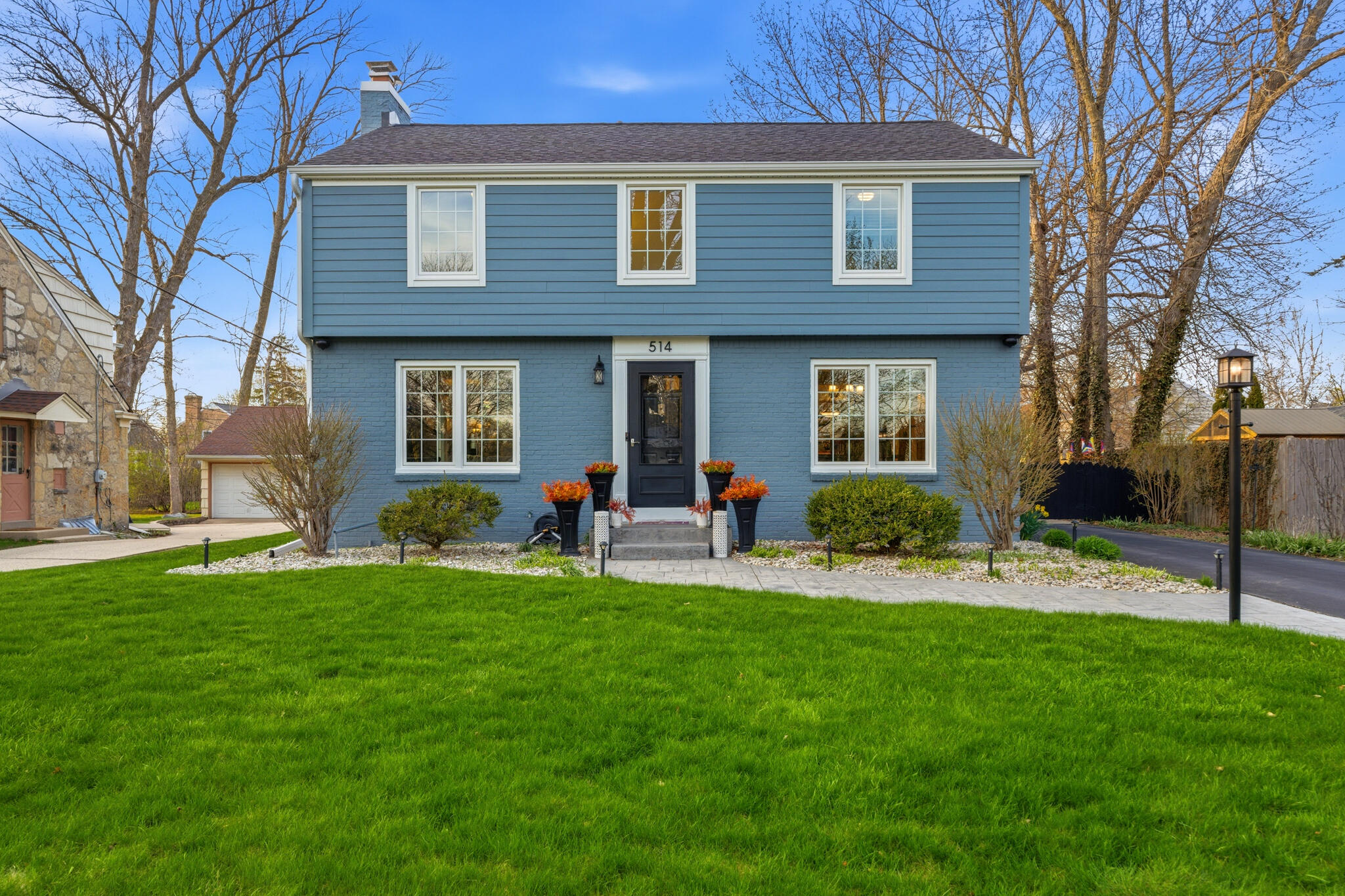 514 E Community Pl