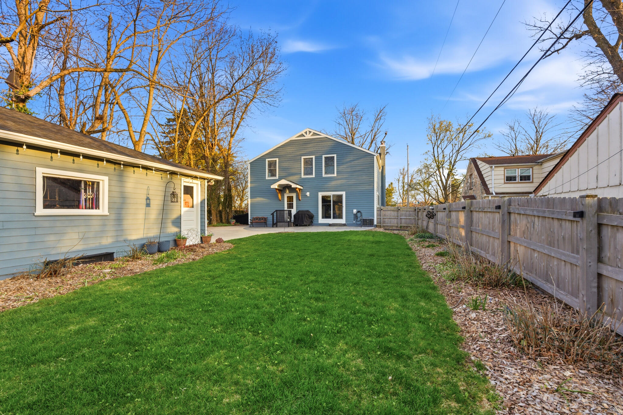 514 E Community Pl