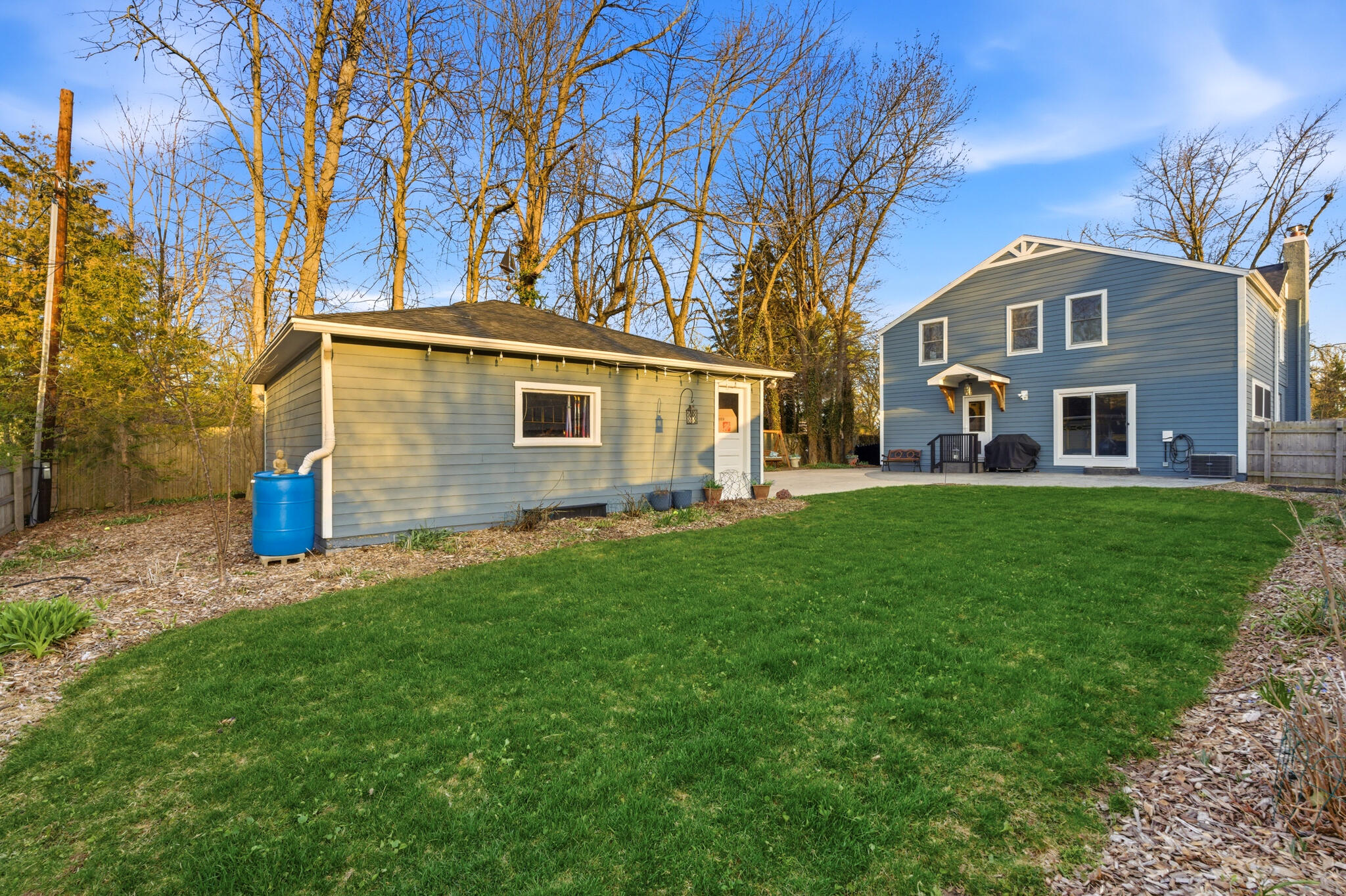 514 E Community Pl