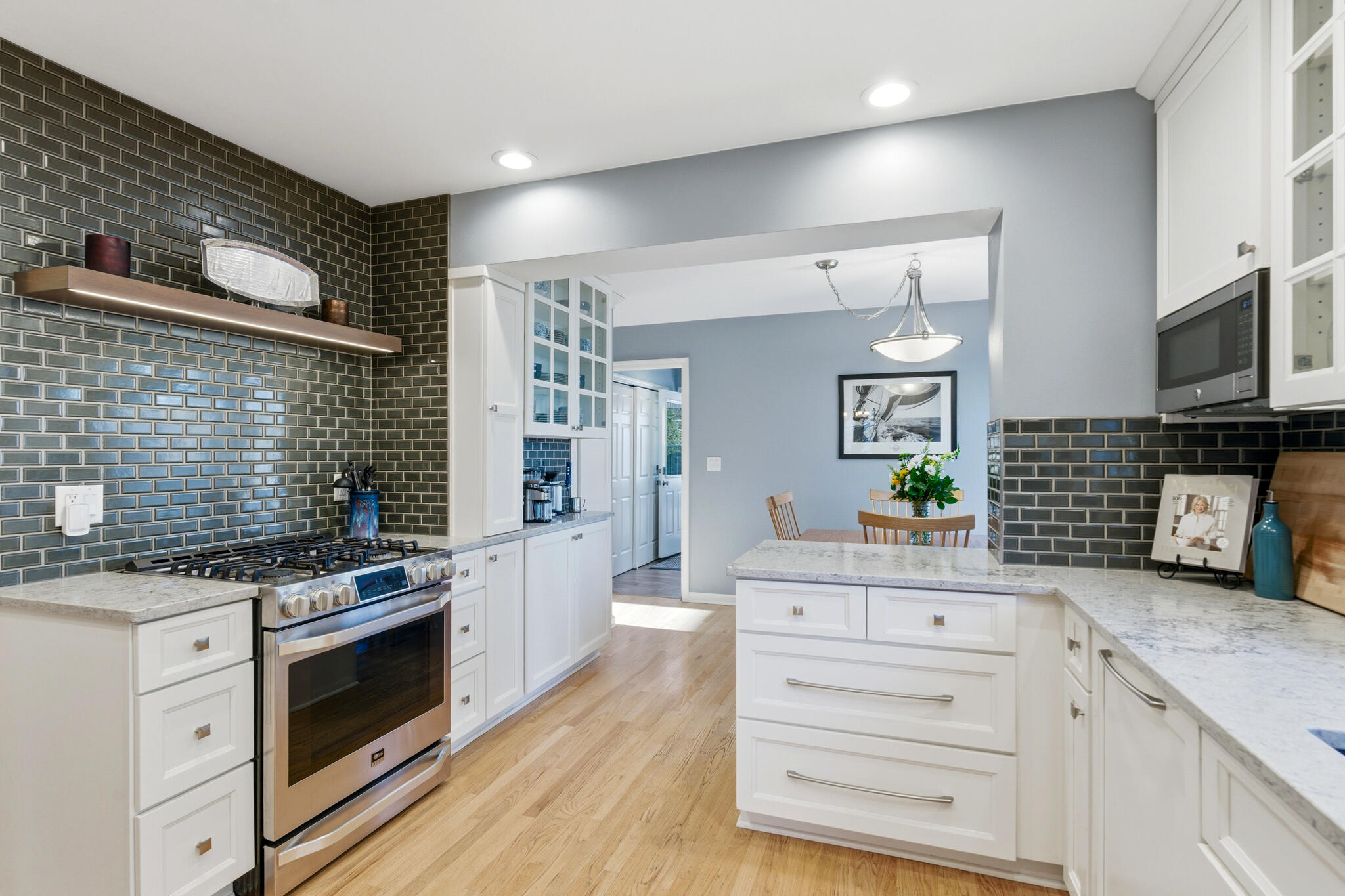514 E Community Pl