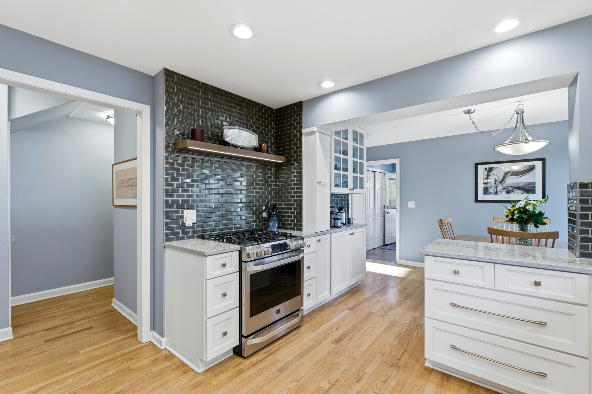 514 E Community Pl