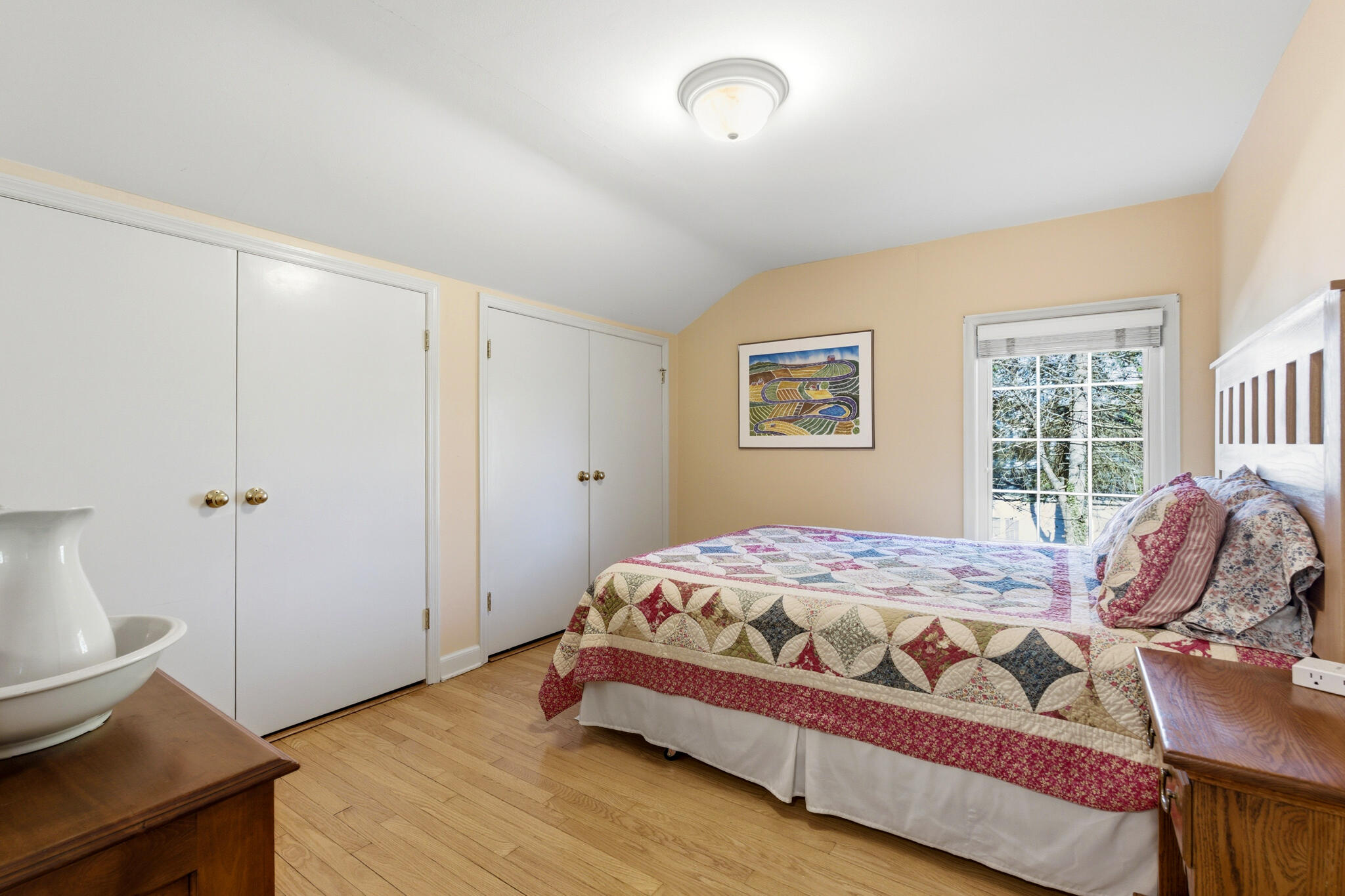 514 E Community Pl