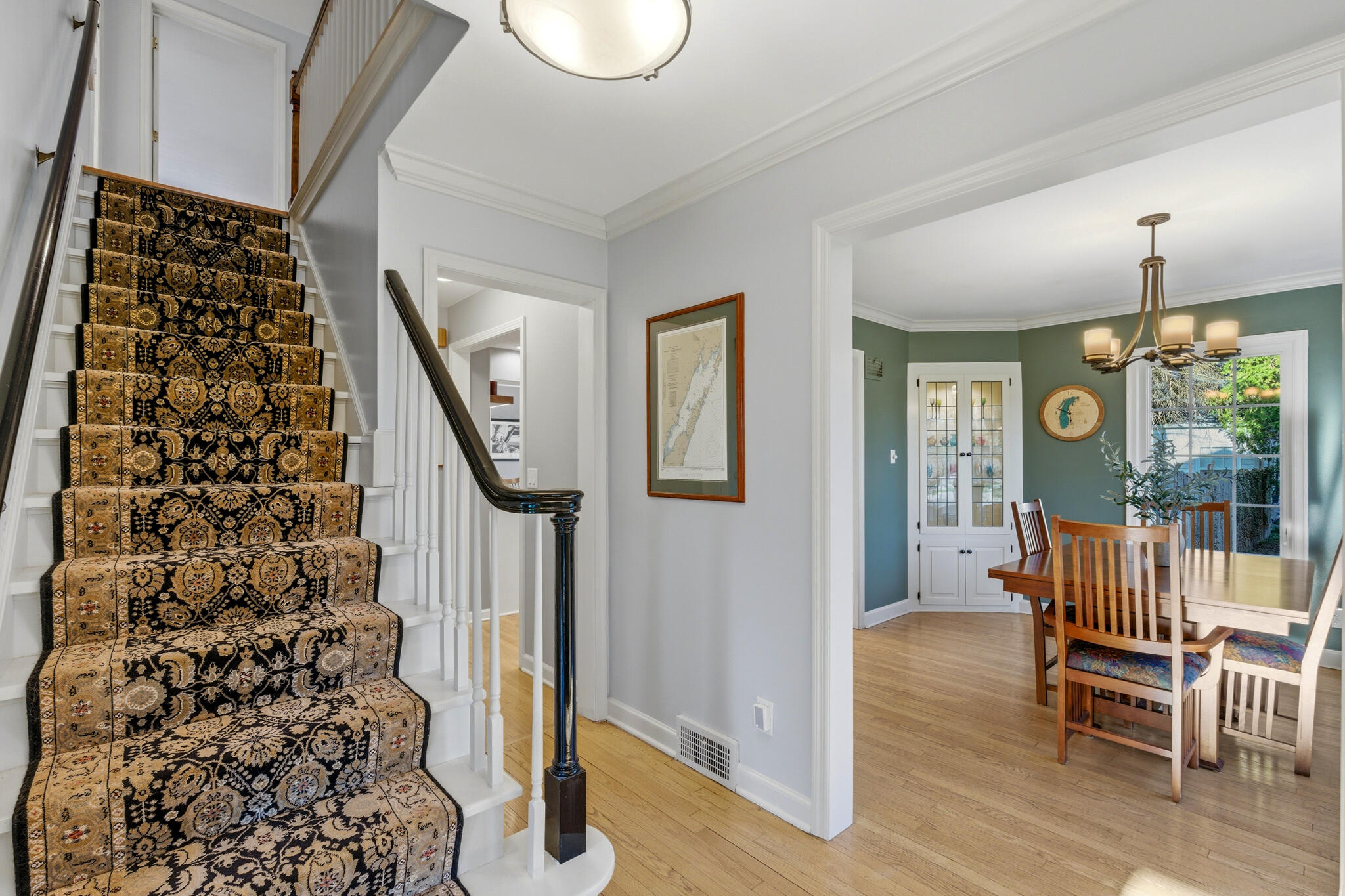 514 E Community Pl
