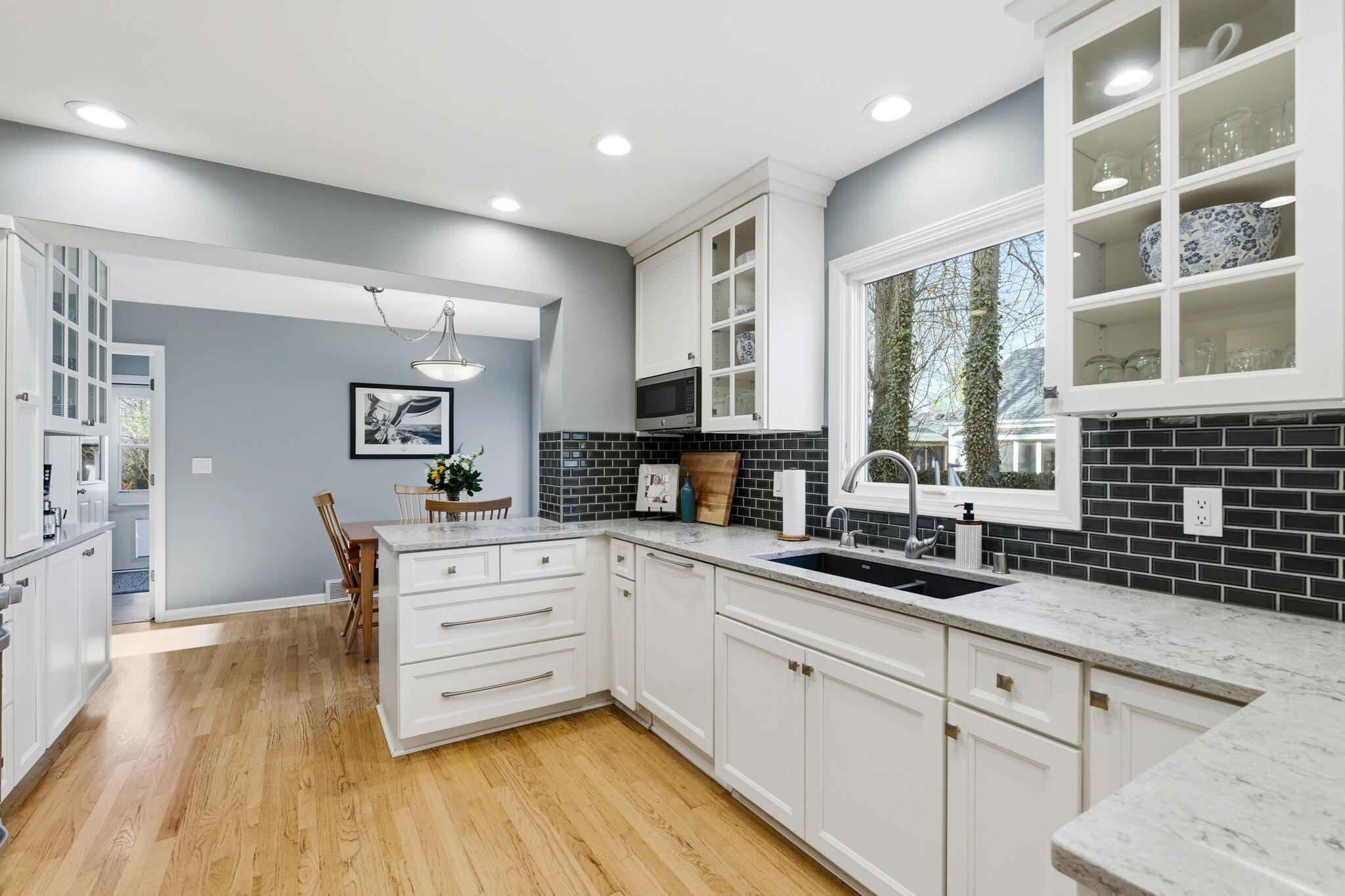 514 E Community Pl