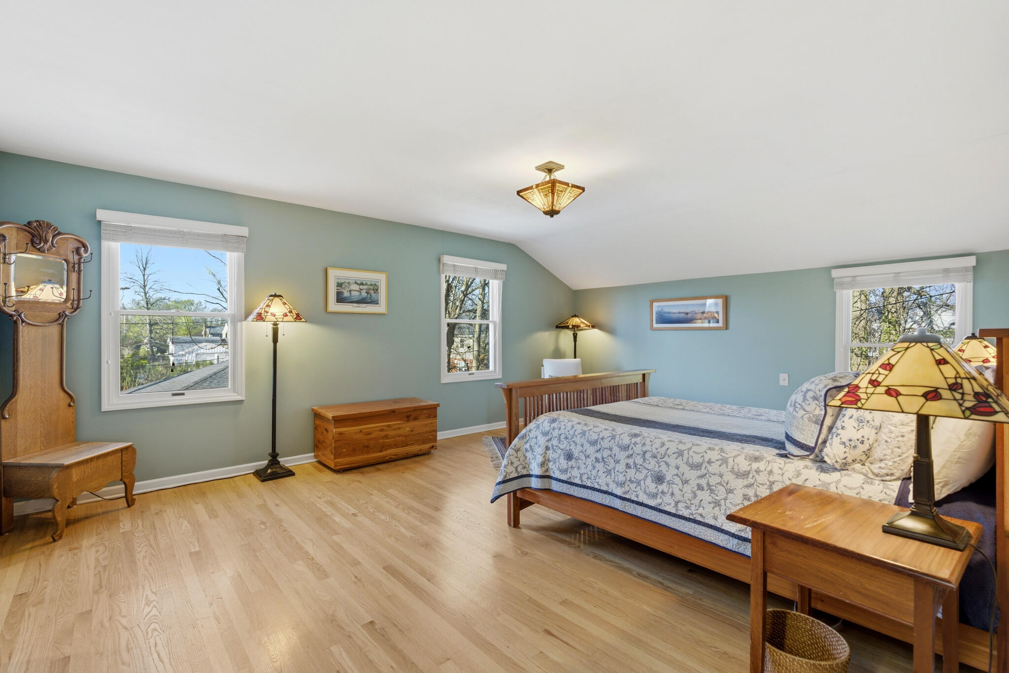 514 E Community Pl