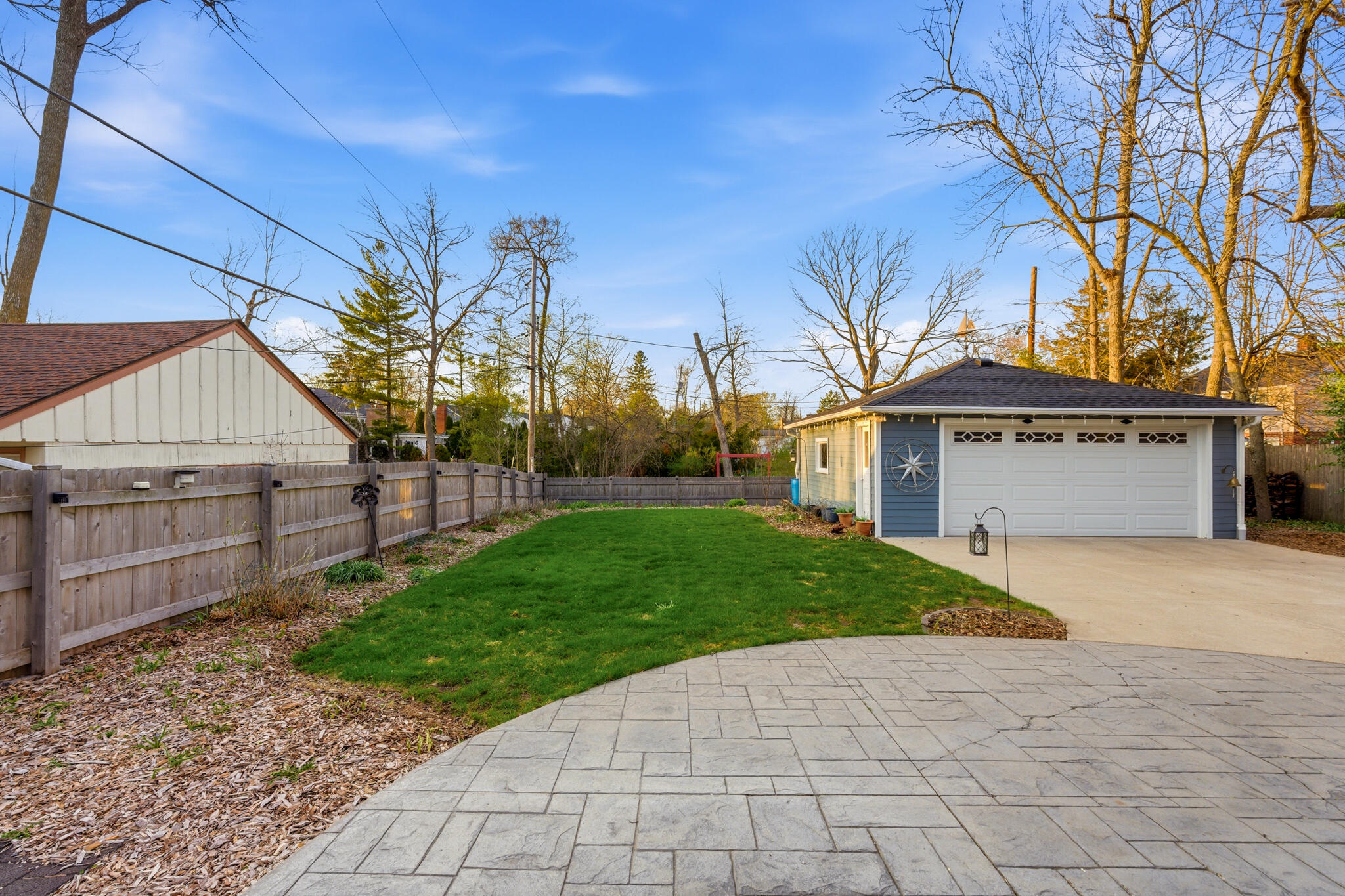 514 E Community Pl
