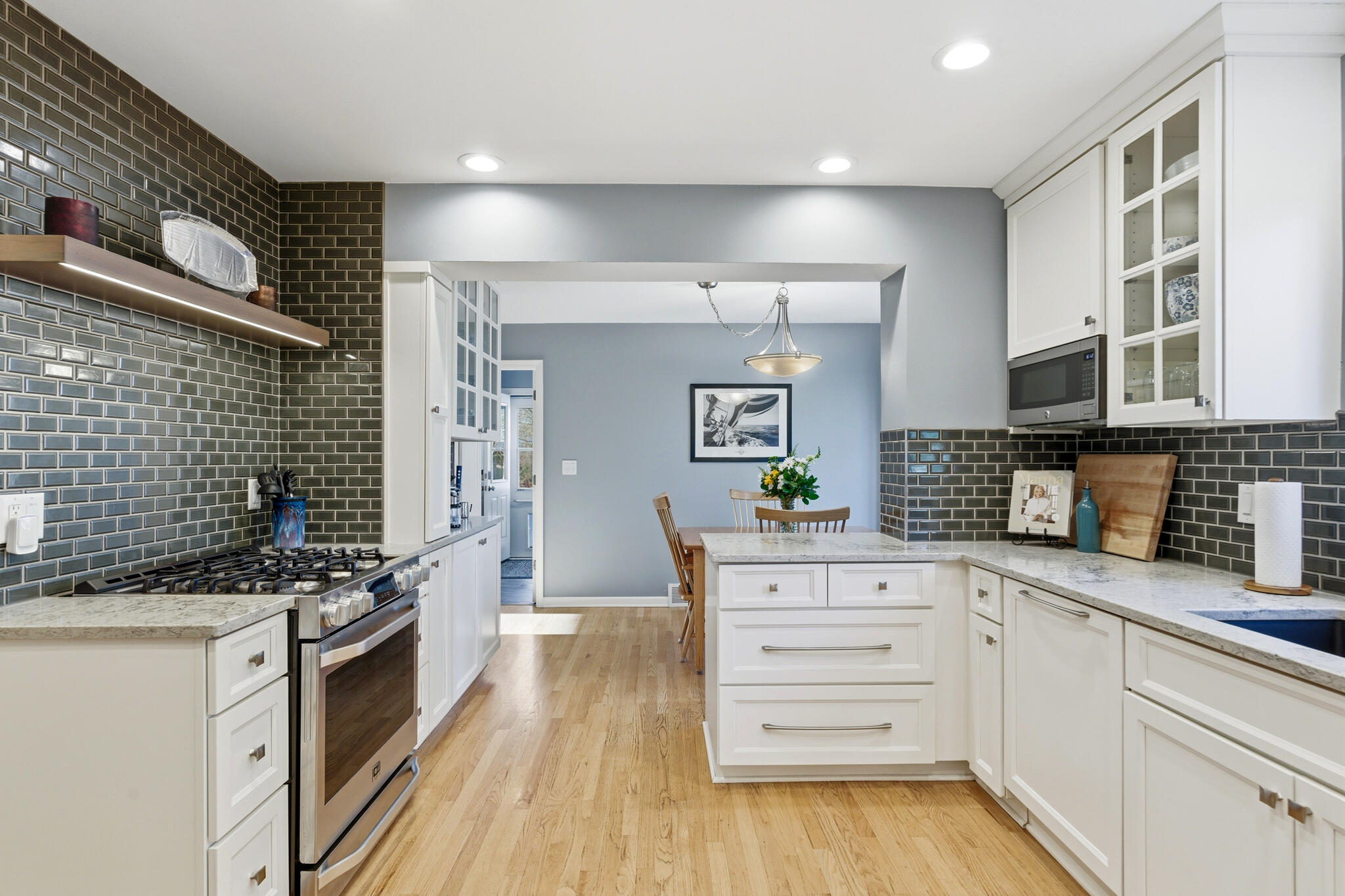 514 E Community Pl