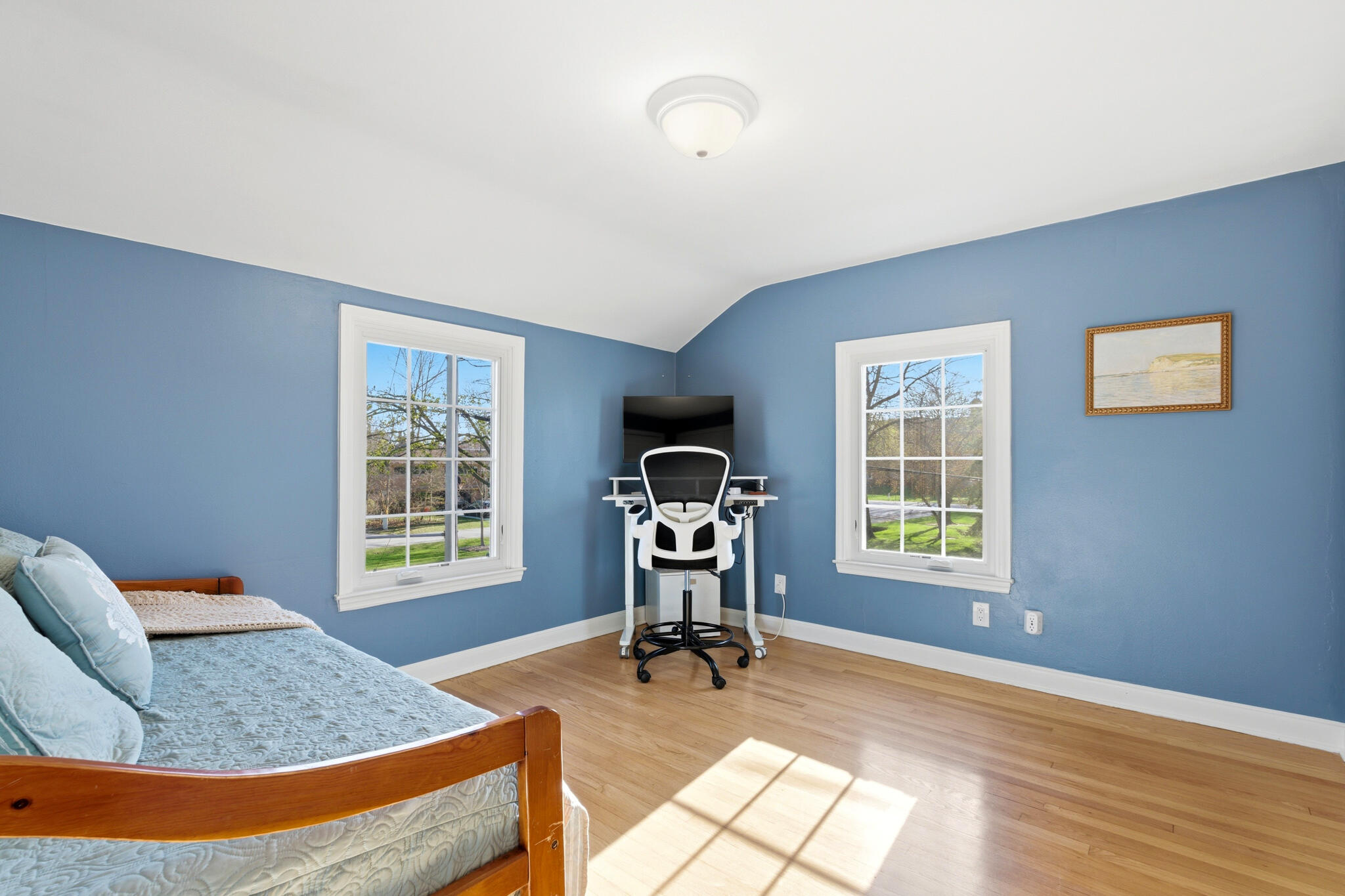 514 E Community Pl
