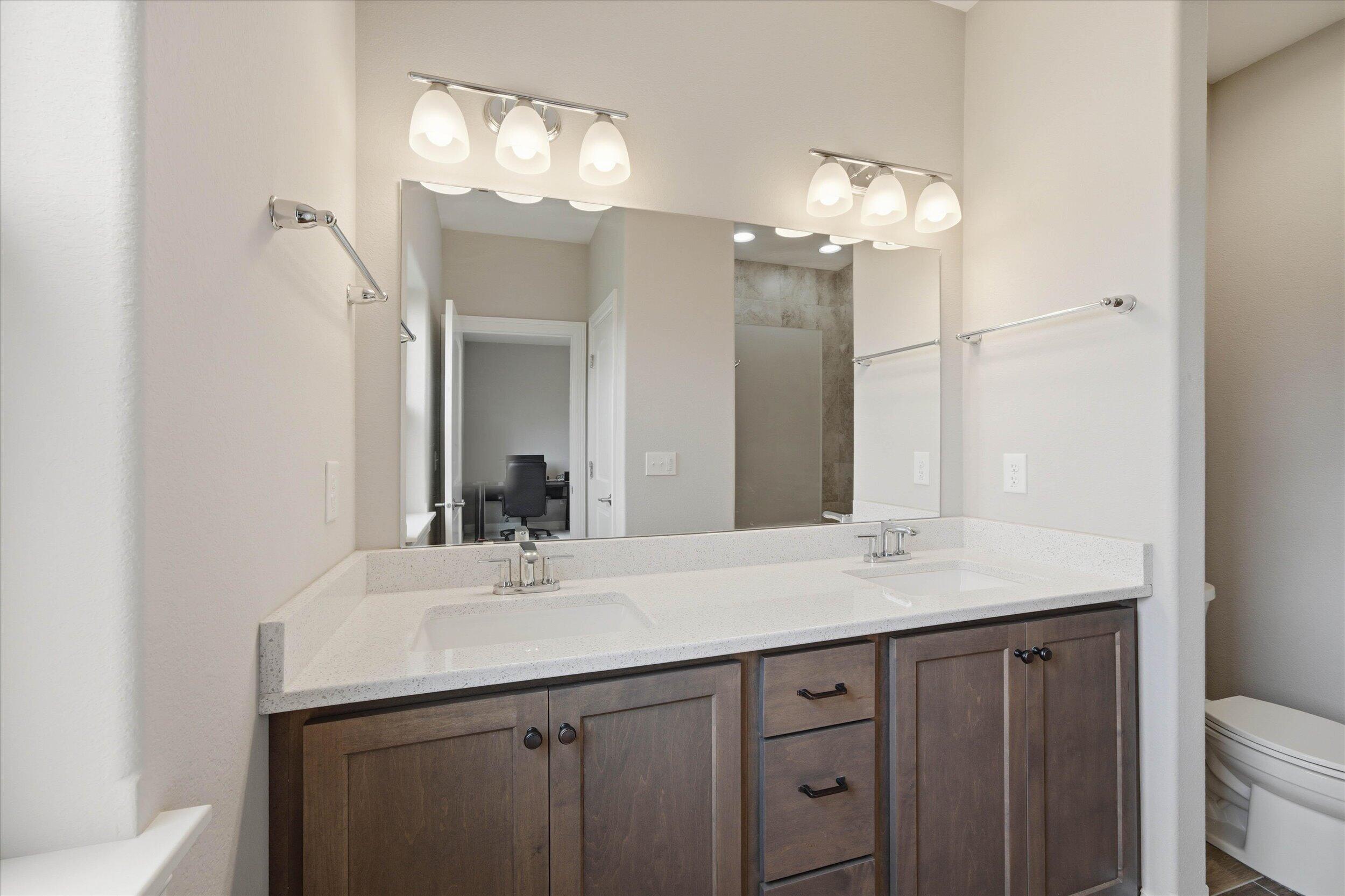 2046 E Omaha Dr