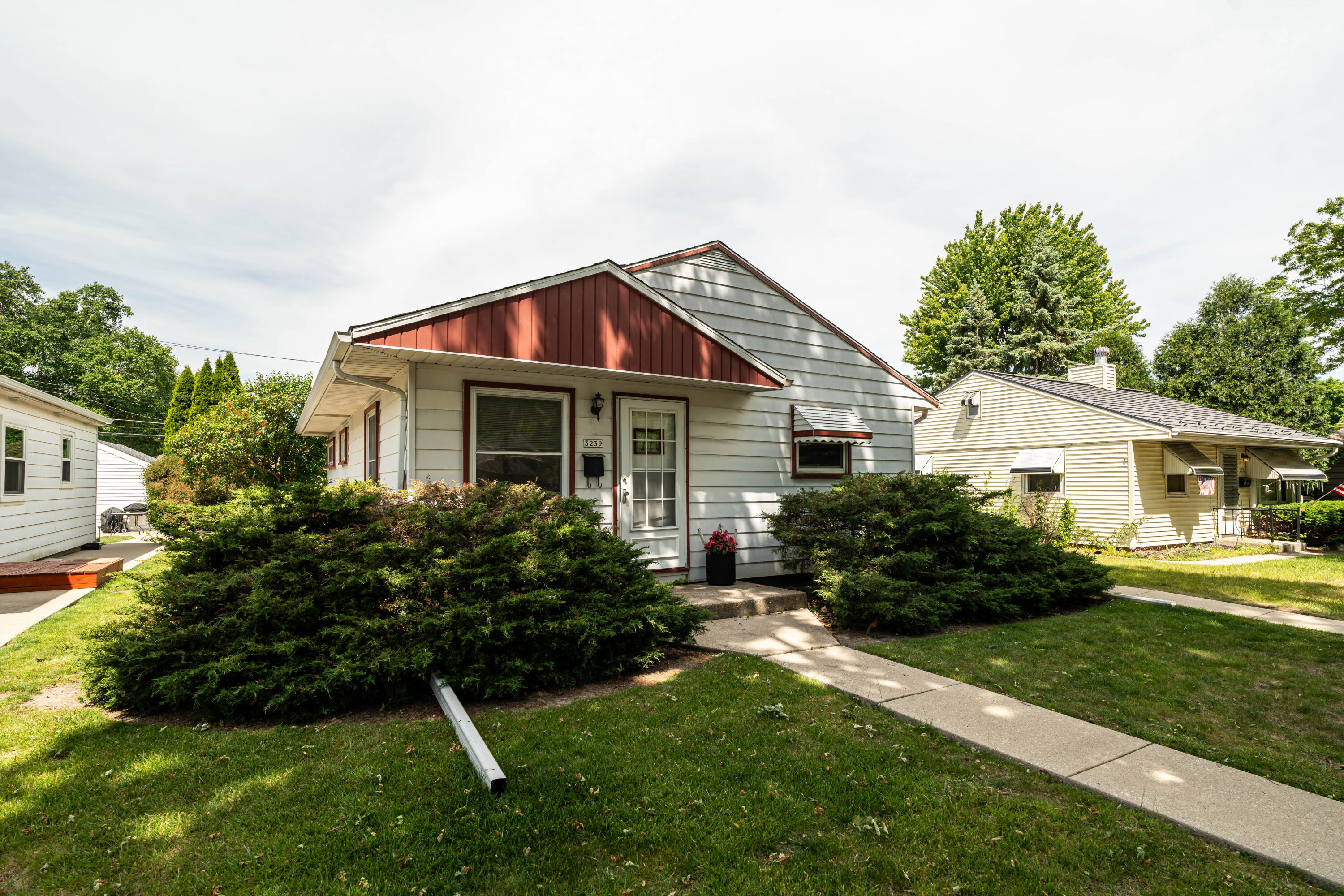 3239 S 54th St