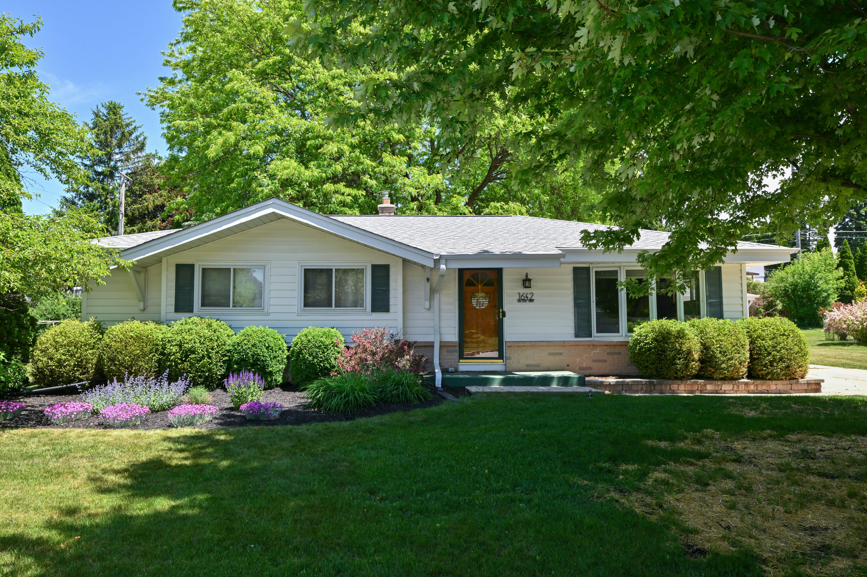 1642 Walters Dr