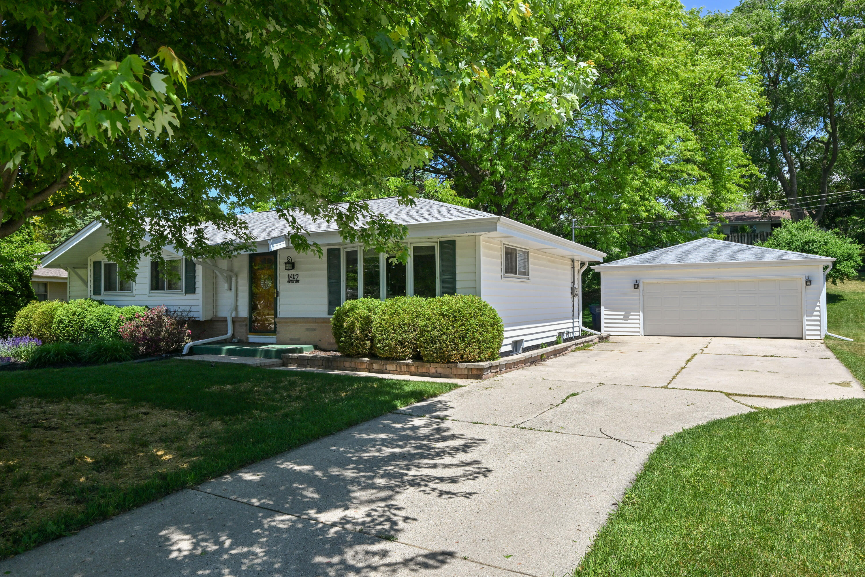 1642 Walters Dr