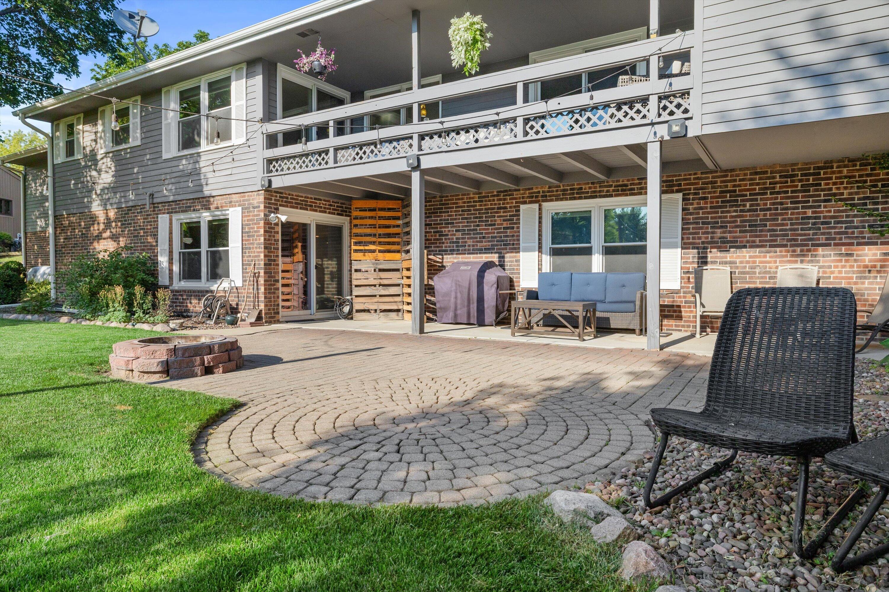 1800 Centennial Ln