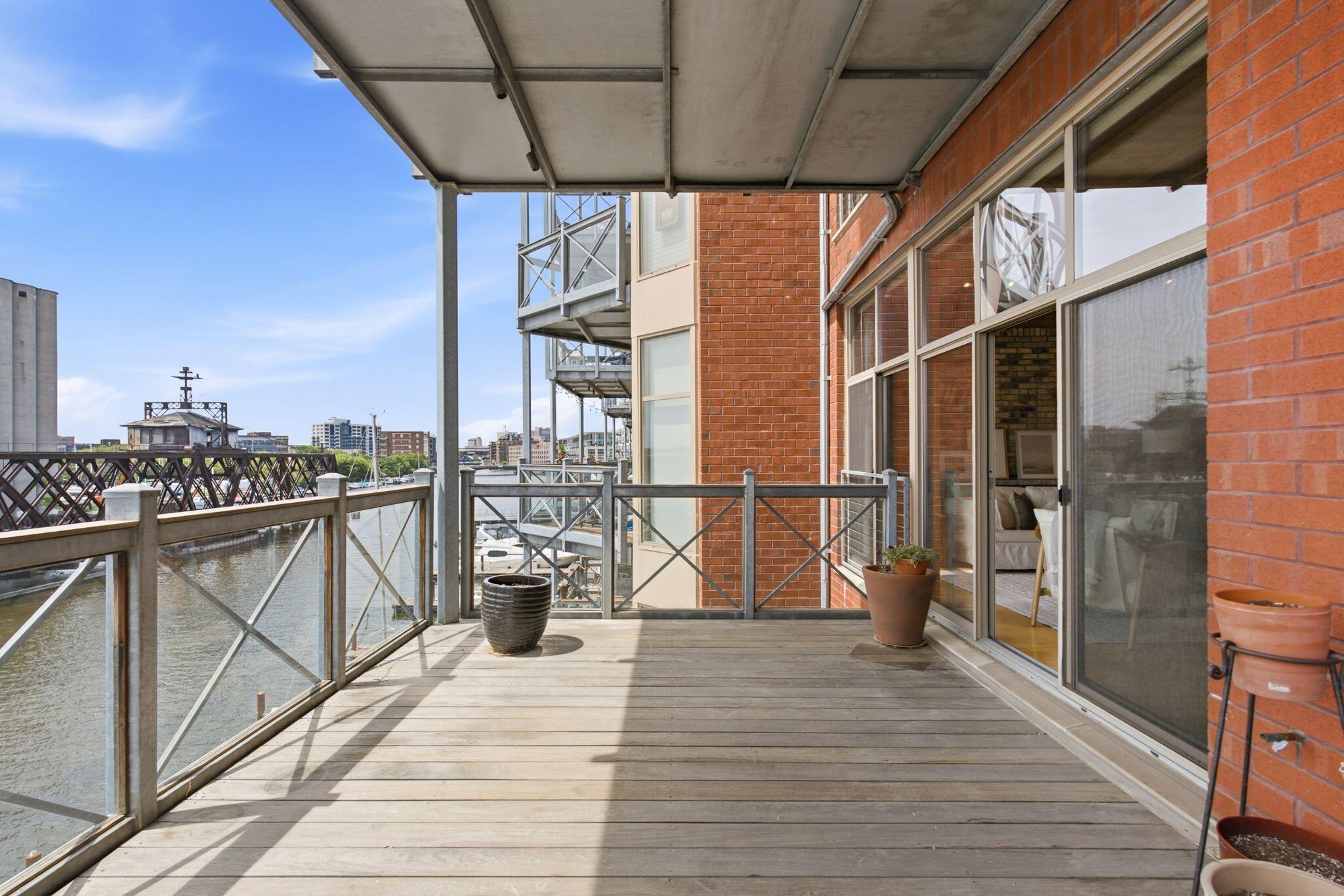 541 E Erie St, 311