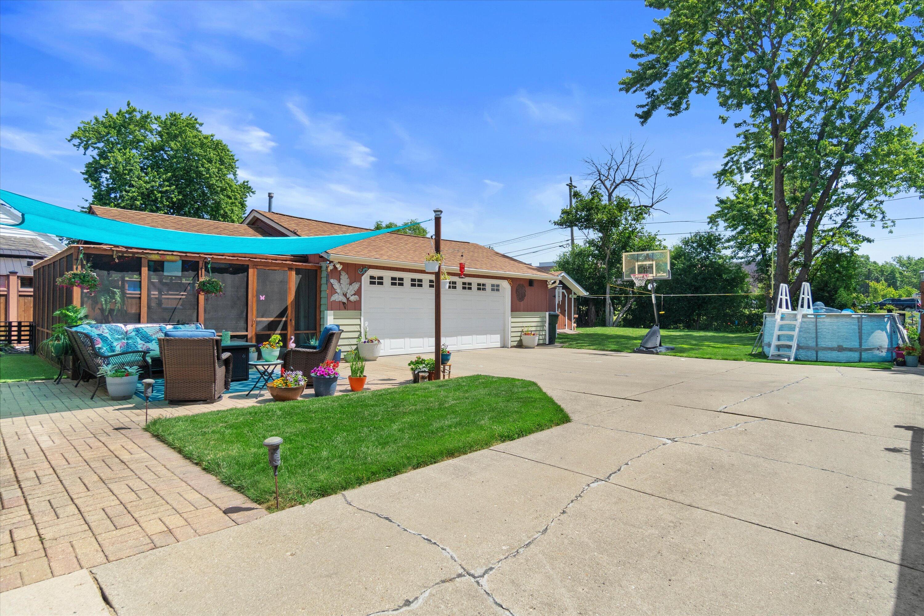 3250 S 105th St